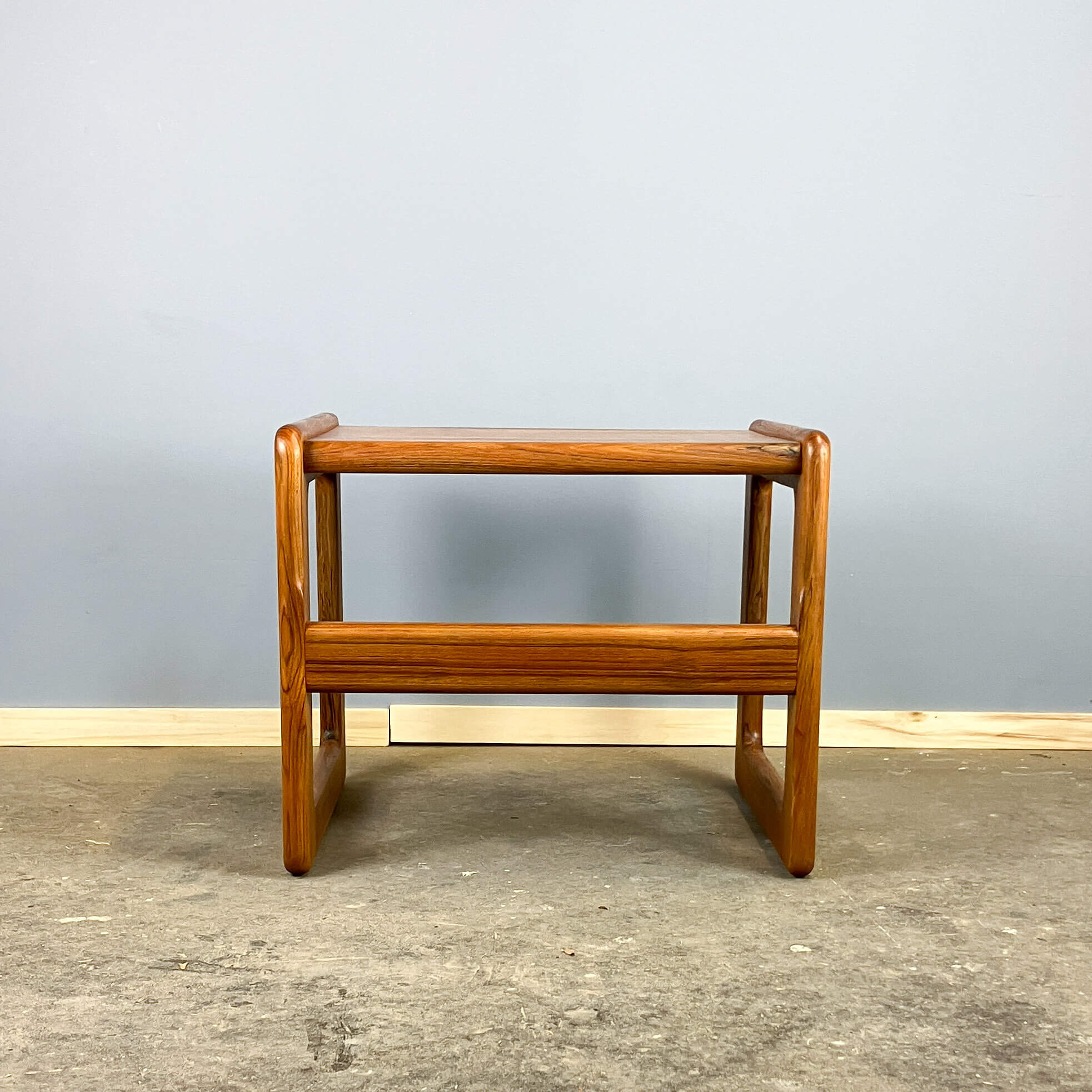 Table d'appoint, teck massif, années 1960