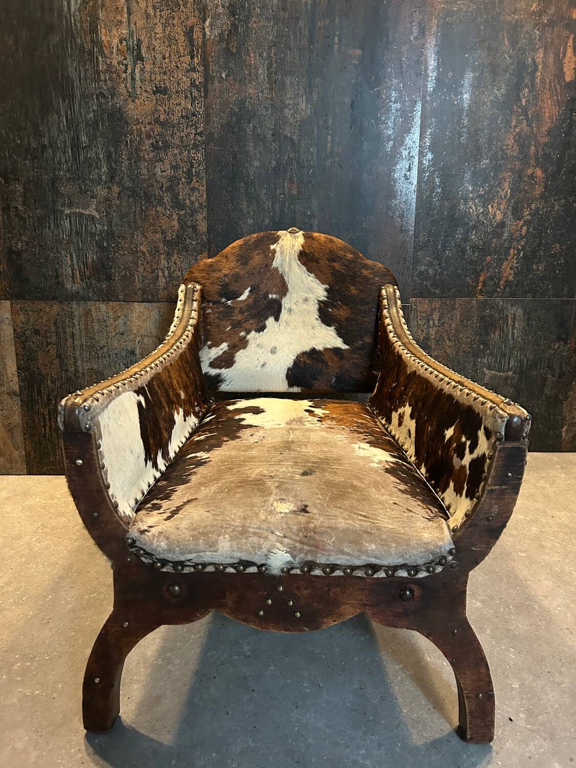Chaise vintage en peau de vache