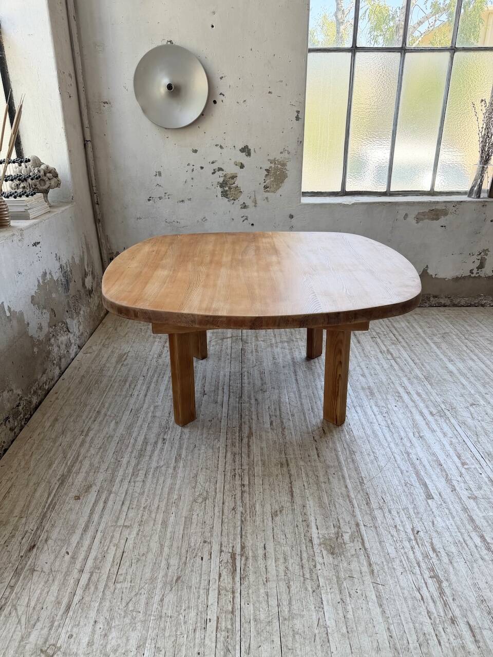 Round XL constructivist table