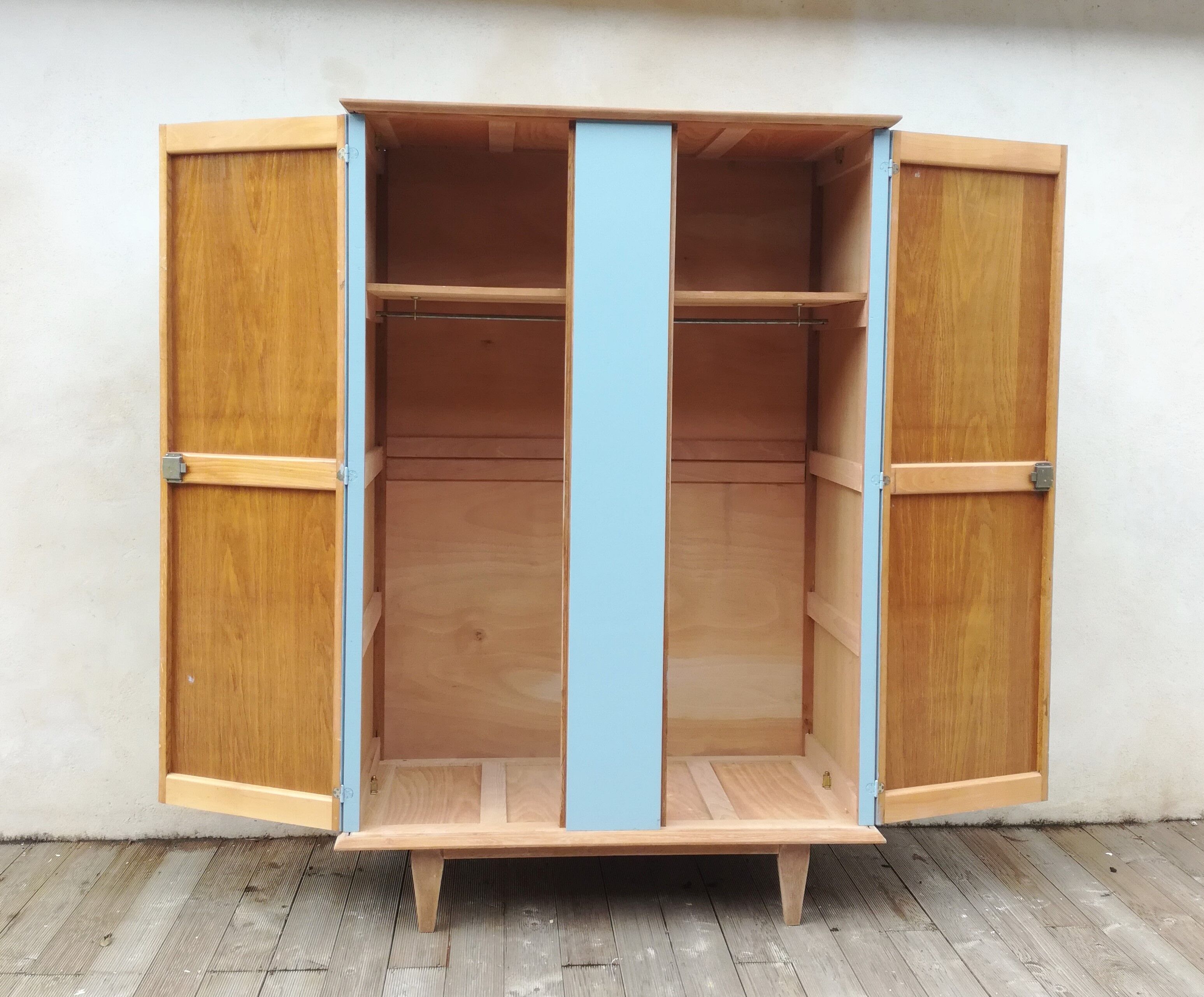 Compass foot cabinet
