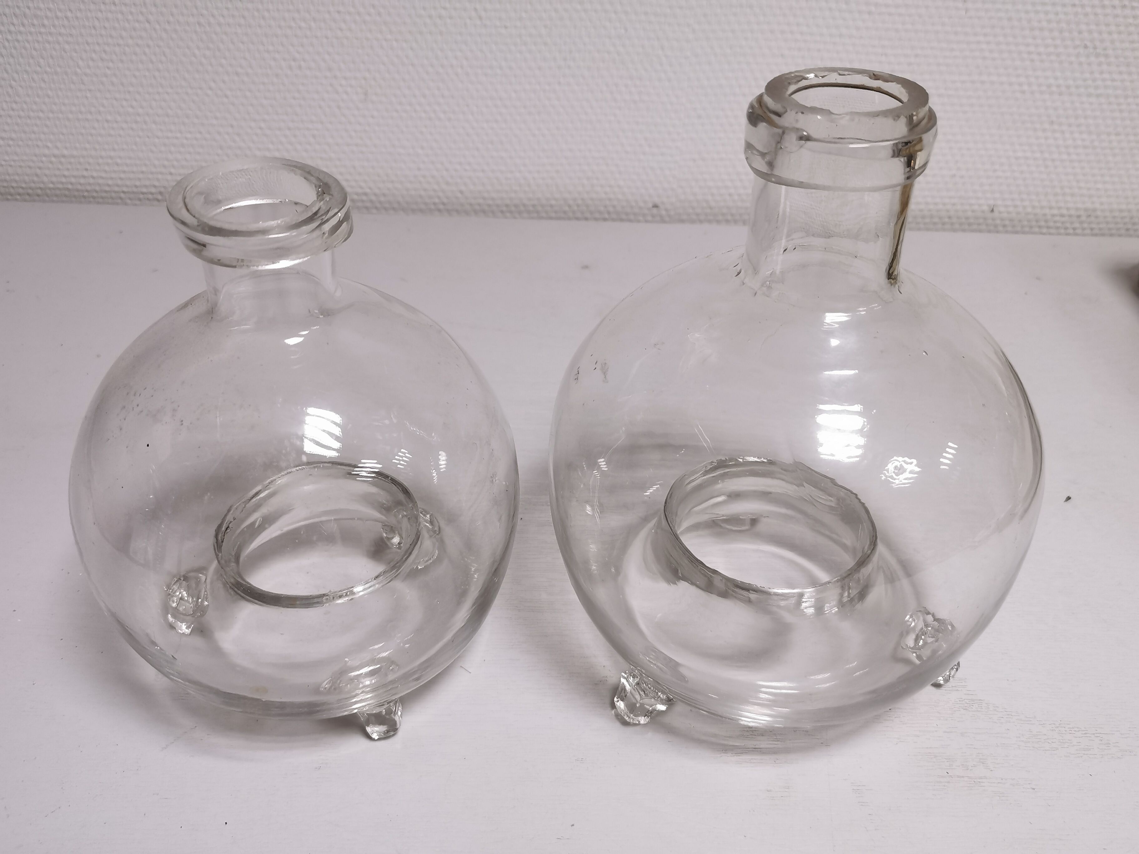 Lot de 2 anciens " gobe mouche ", piège à guêpes en verre soufflé