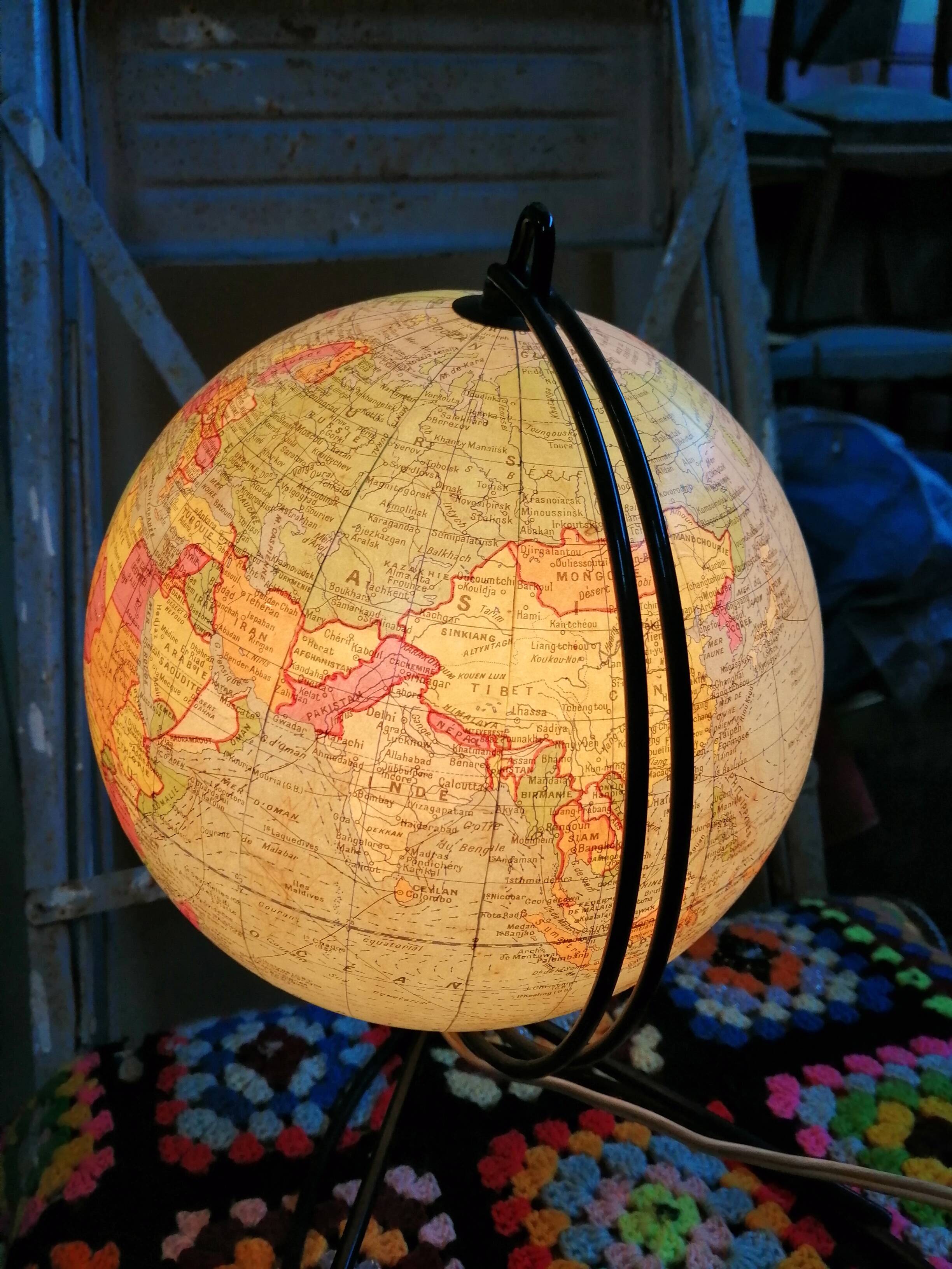 Globe map "Girard and Barrere" vintage 60/70