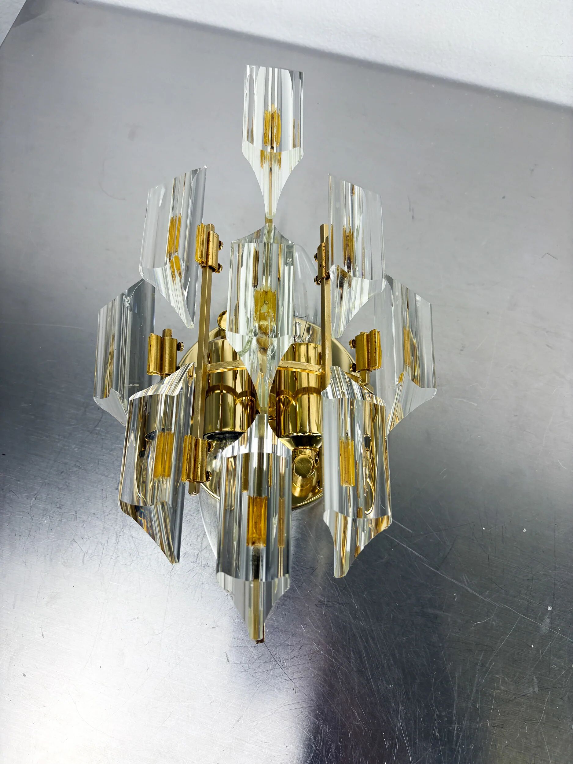 Oscar Torlasco for Stilkronen wall sconce, cut Murano glass, Italy, circa 1970s