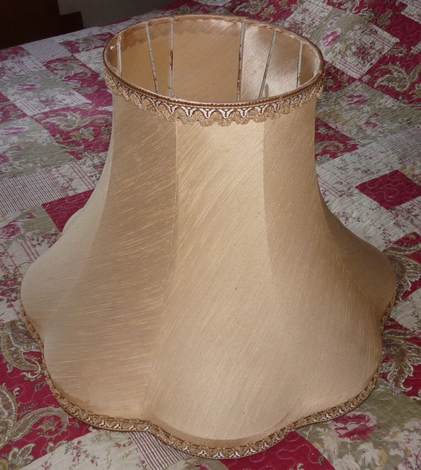 Lampshade pagoda greige rosé round scalloped headband Ø 56 cm