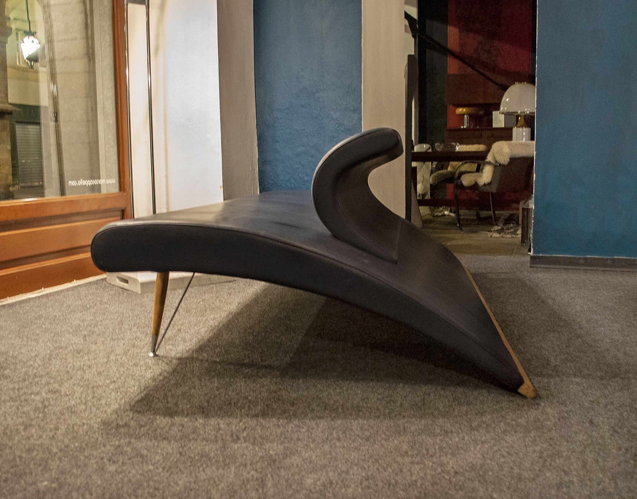 Modèle de canapé en cuir Vertigine par Massimo Iosa Ghini Italia Année 1989