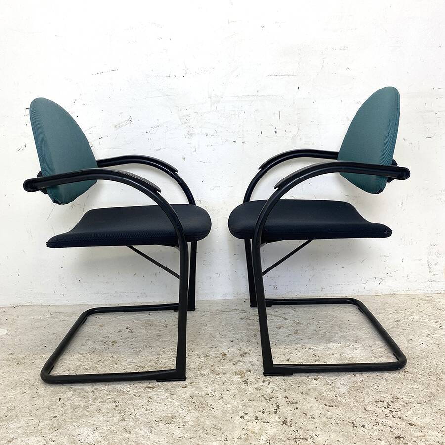 Paire de chaises modele onda édition vitra design mario bellini