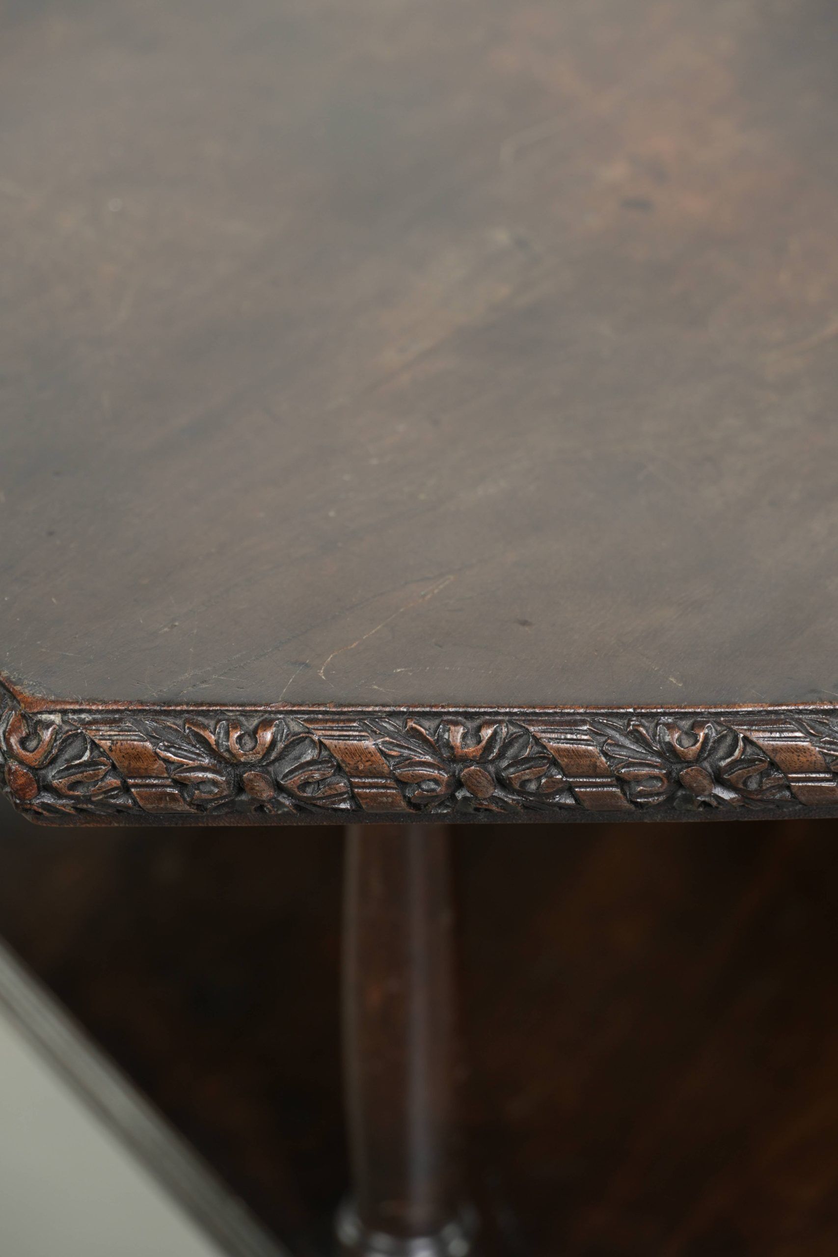 Antique wooden English rotating book table/side table from the 19th century