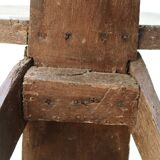 Chaise tripode régionaliste en bois
