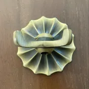 Étagère en lucite et laiton vintage avec ses patères