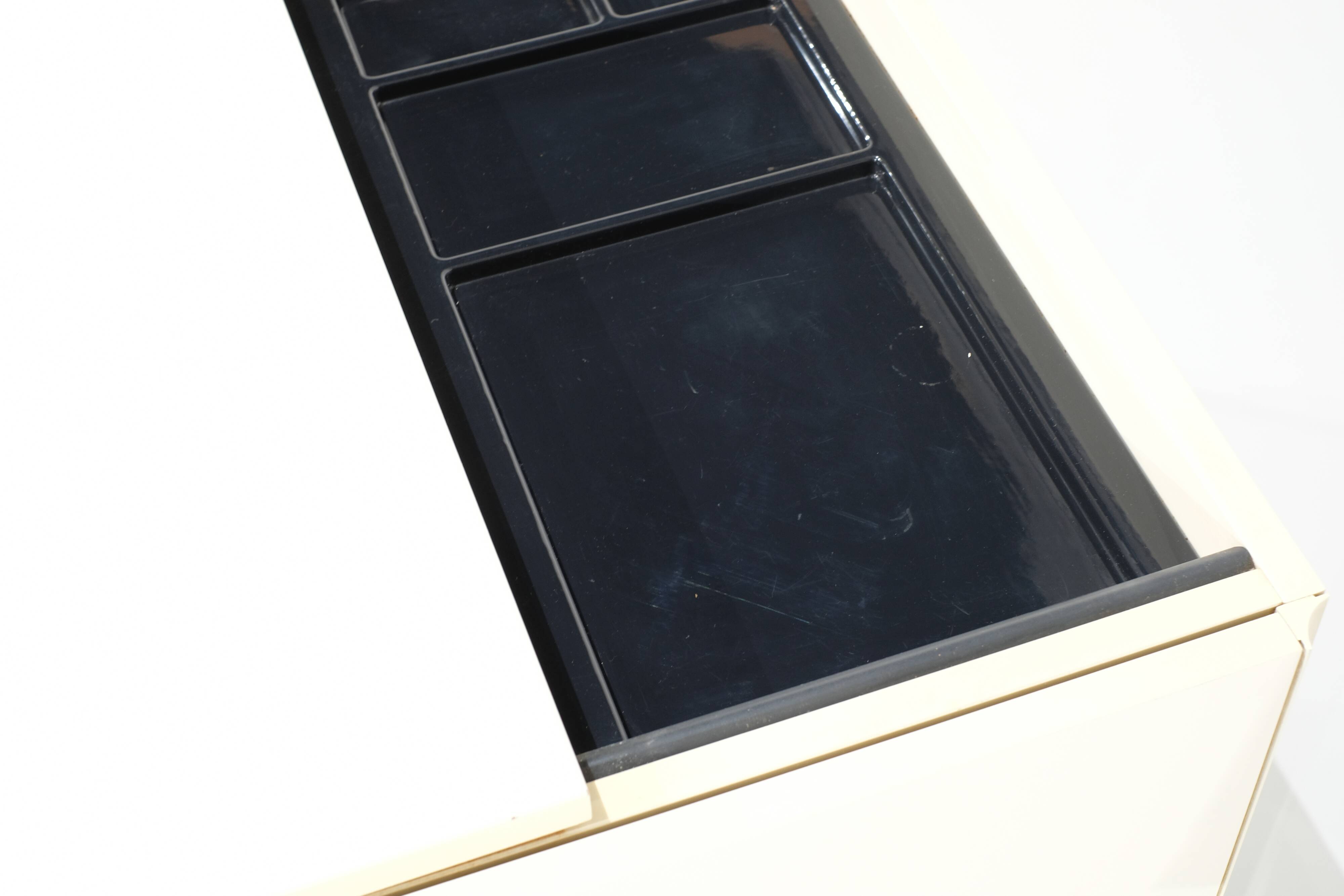 Desk "DF2000" designed by Raymond Loewy for Doubinsky Frères, France.