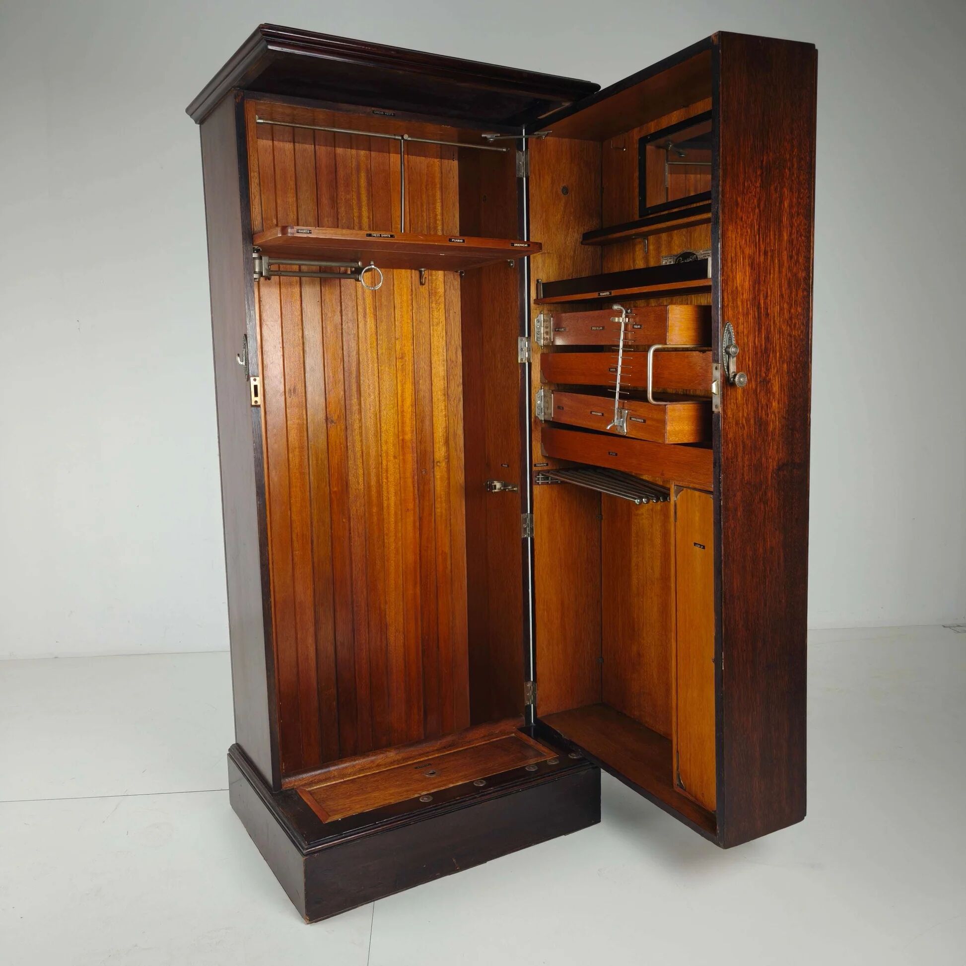 Compactom c.1920 ship gentleman’s wardrobe – model ZA G227