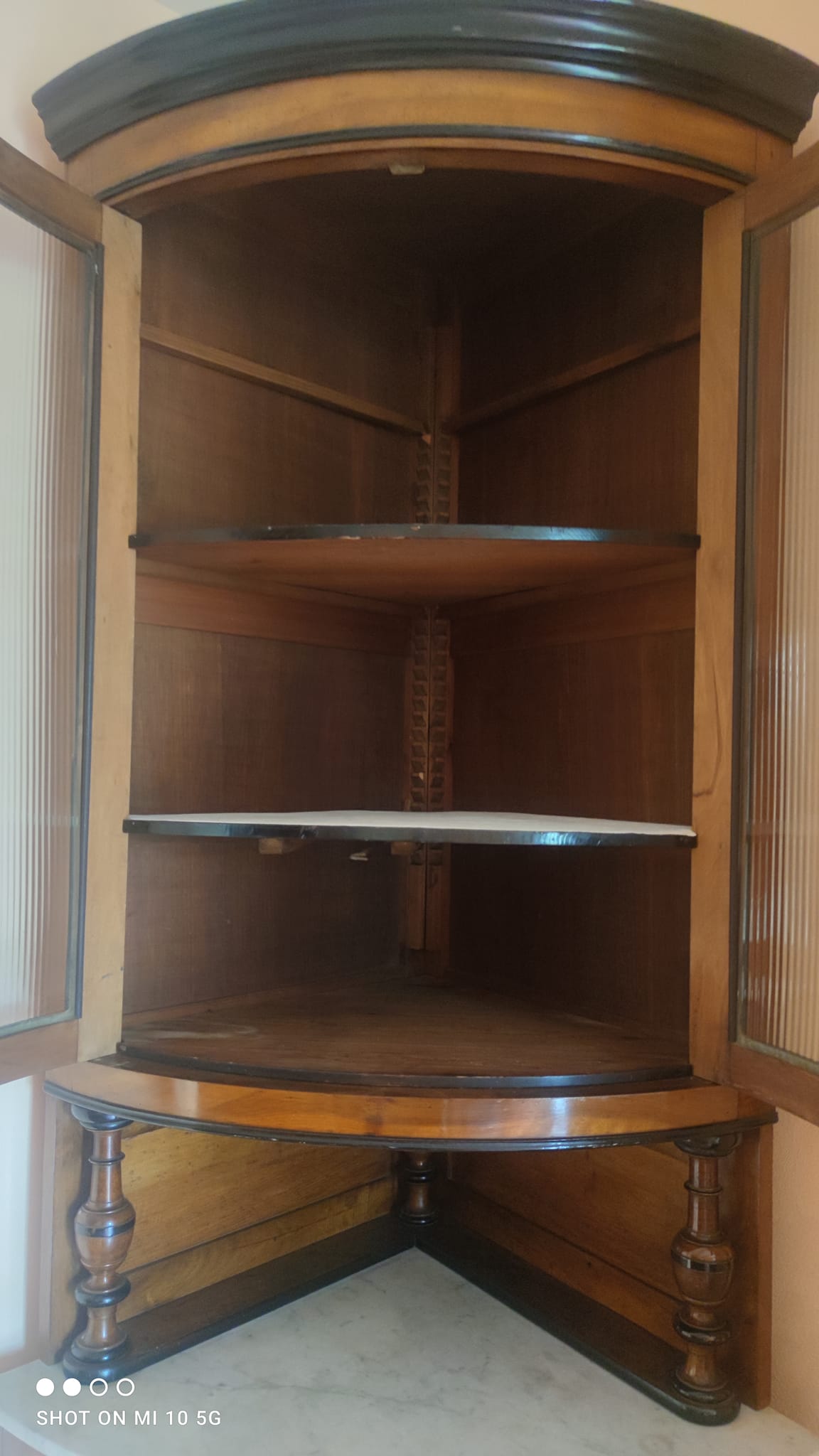 Large corner buffet in solid walnut Louis Philippe era around 1840