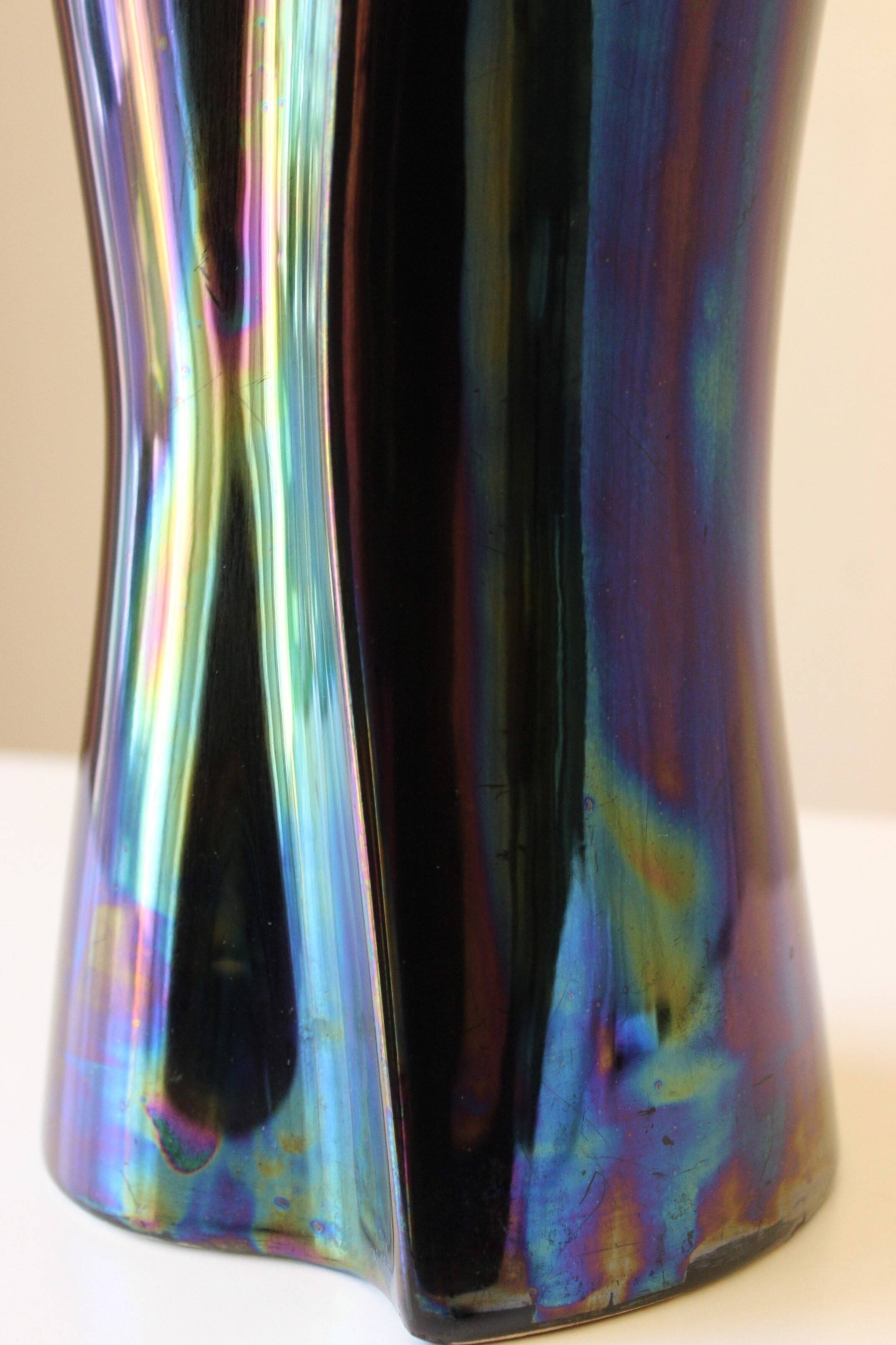 Large iridescent vase Verceram n° 6397 60s
