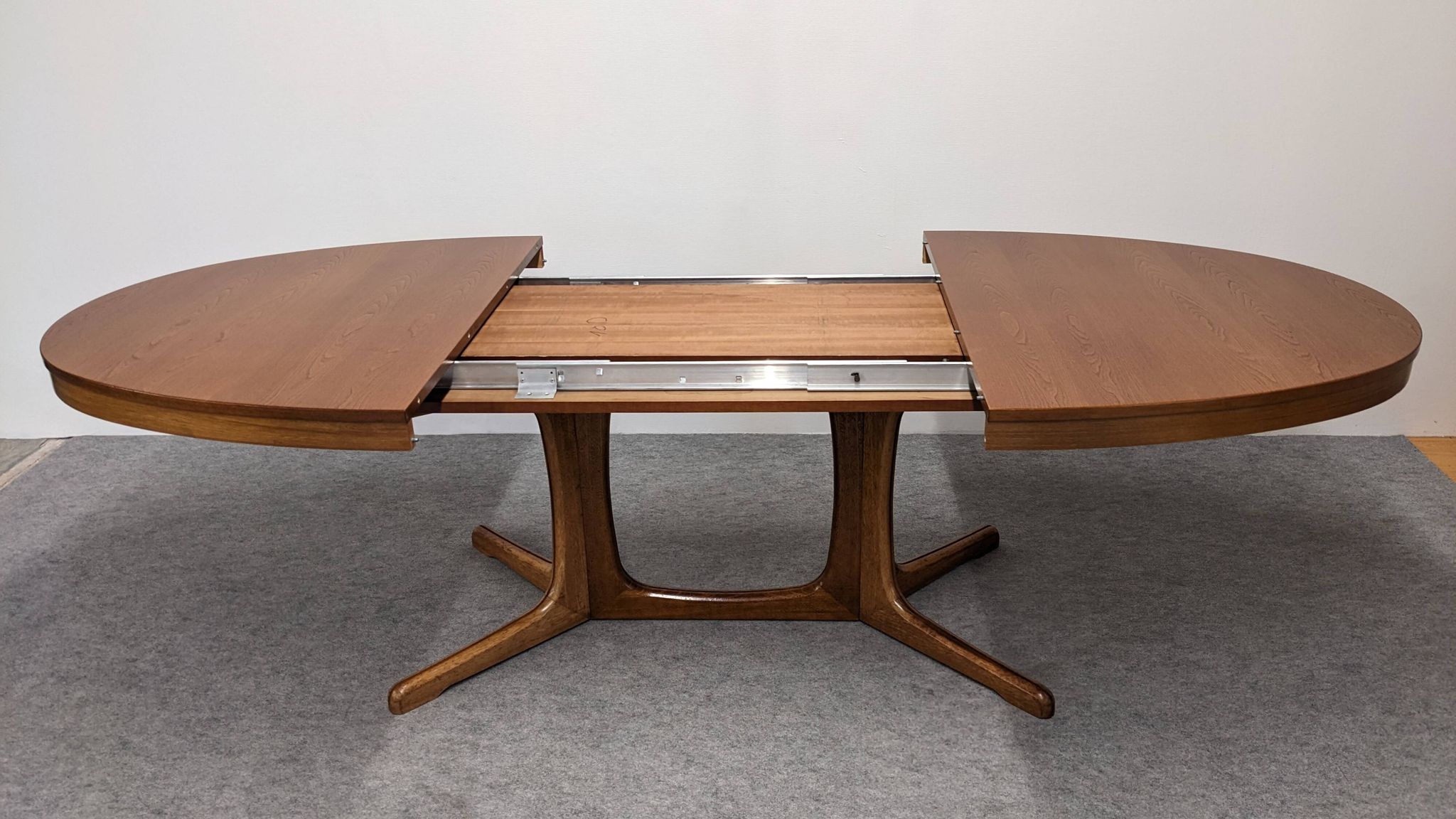 Table ovale de salle à manger extensible Baumann, France vers 1970