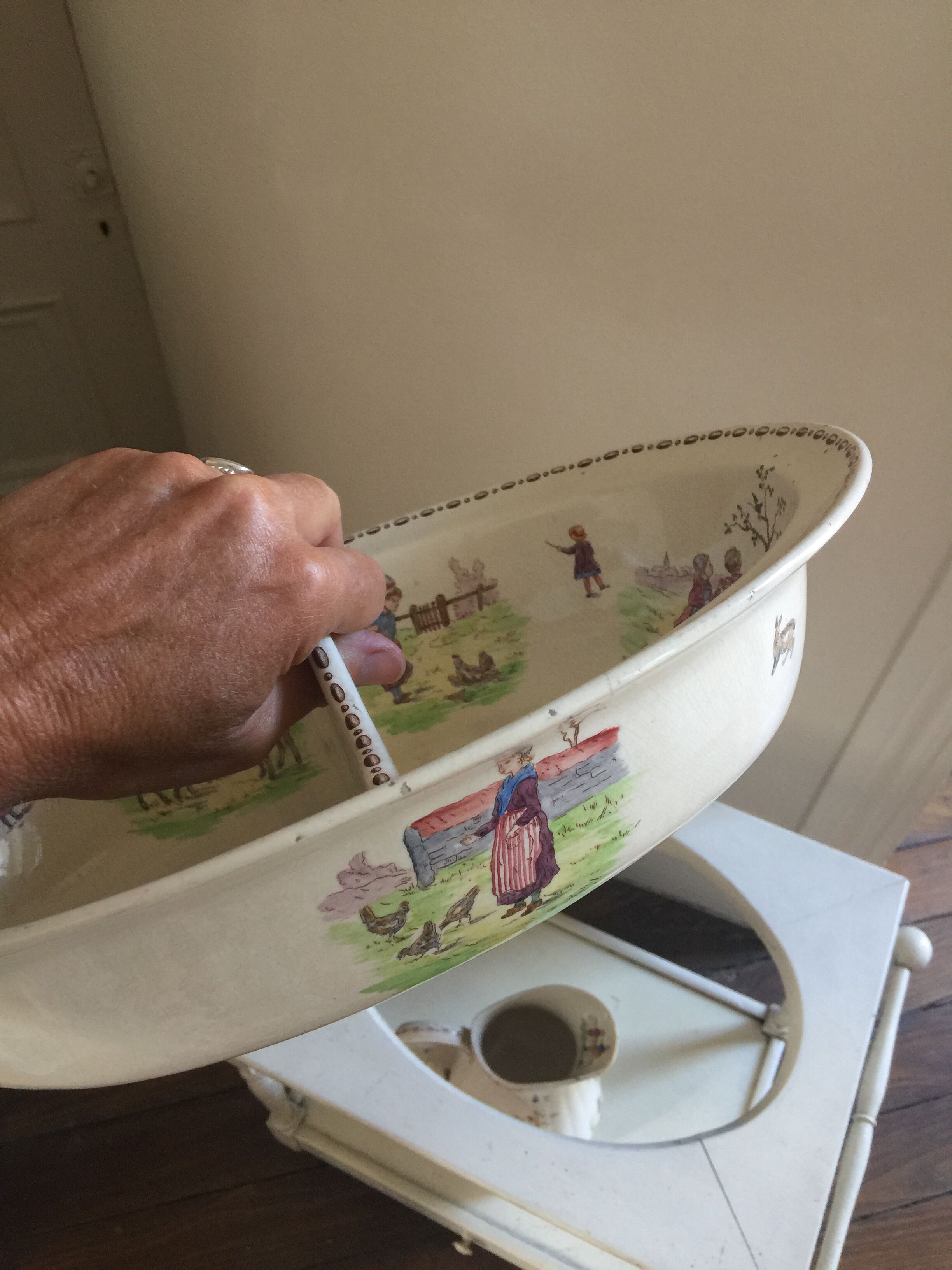 Meuble de toilette ancien pour enfant