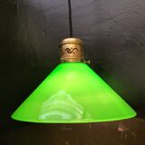Green opaline suspension