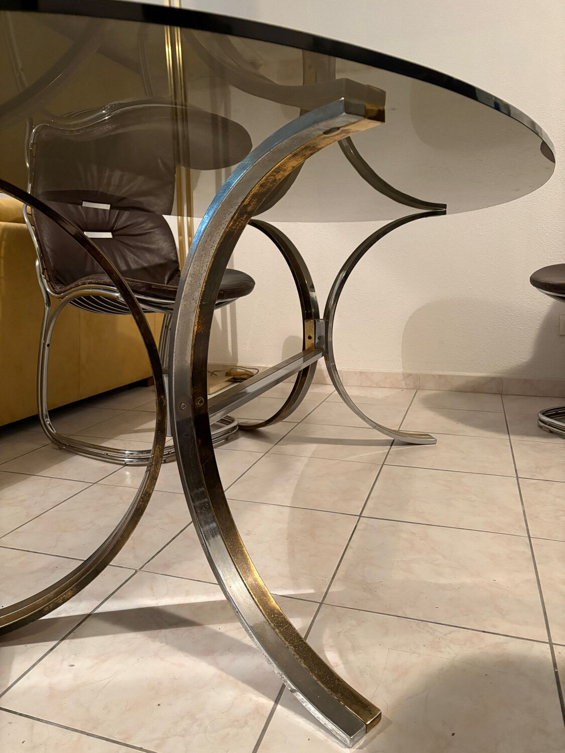 Table and chairs in the style of Gastone Rinaldi.