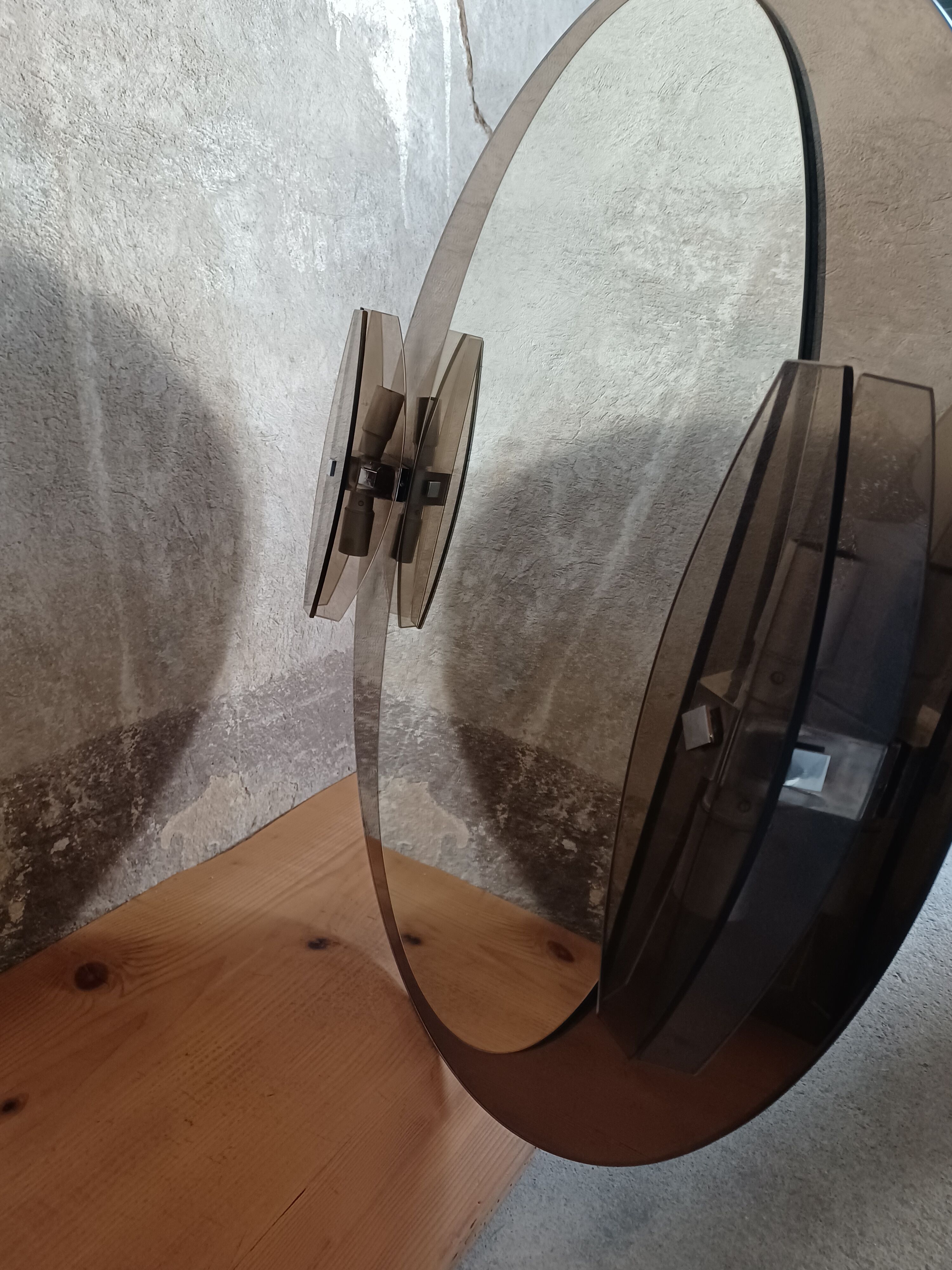 Round mirror 70s smoked glass, 2 appliques