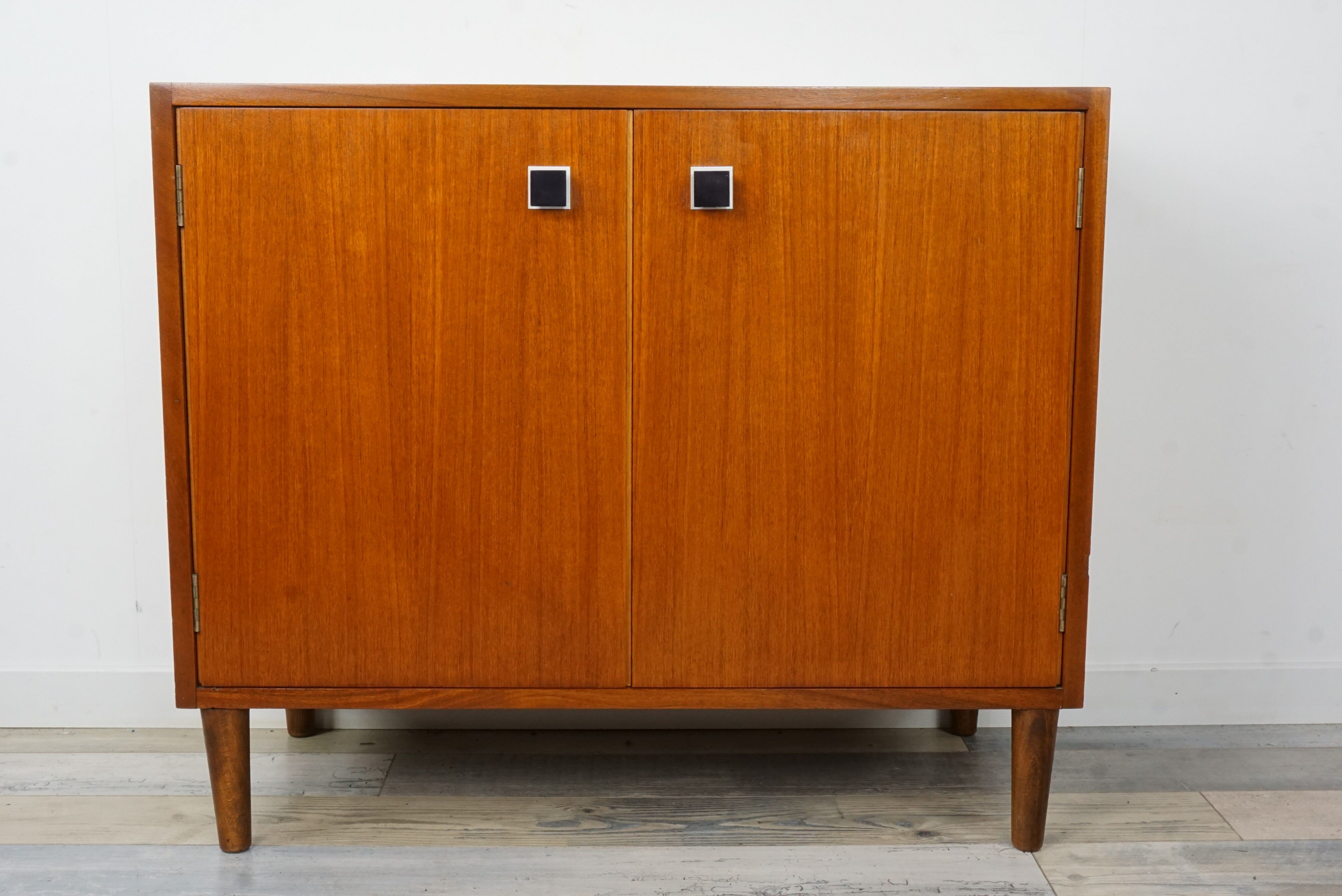 Cabinet teak design 50-60 years