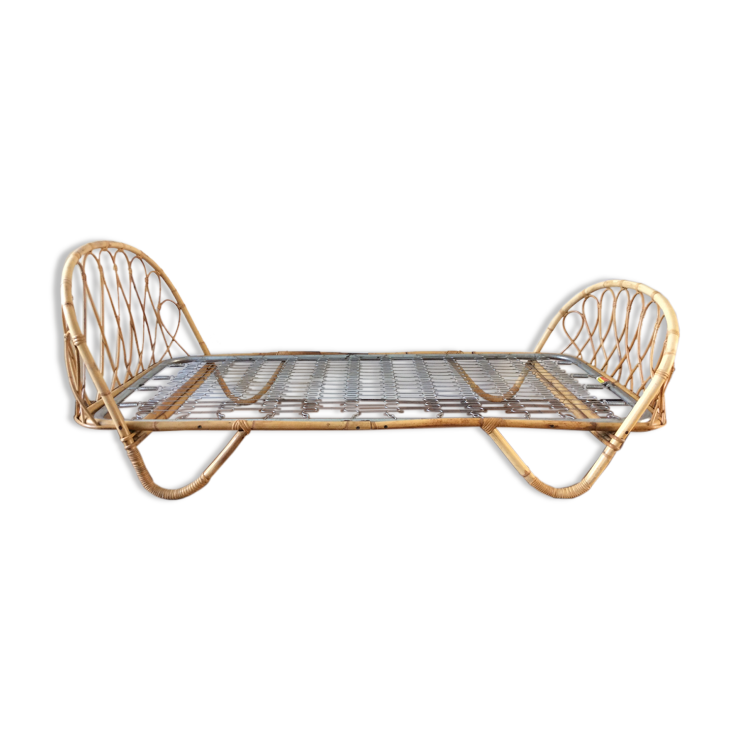Rattan basket bed