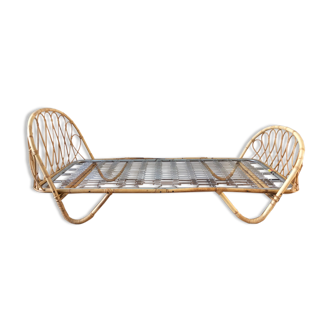 Rattan basket bed