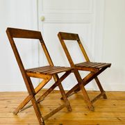 Deux chaises pliantes en bois vintage, vers 1960