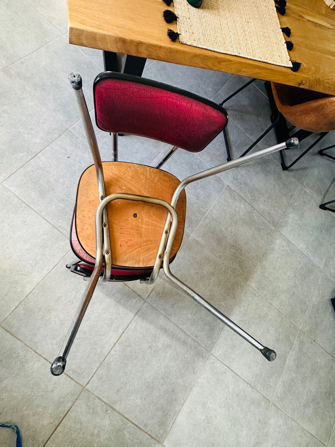 Pair of raspberry-colored chairs from the 60s/70s with metal legs