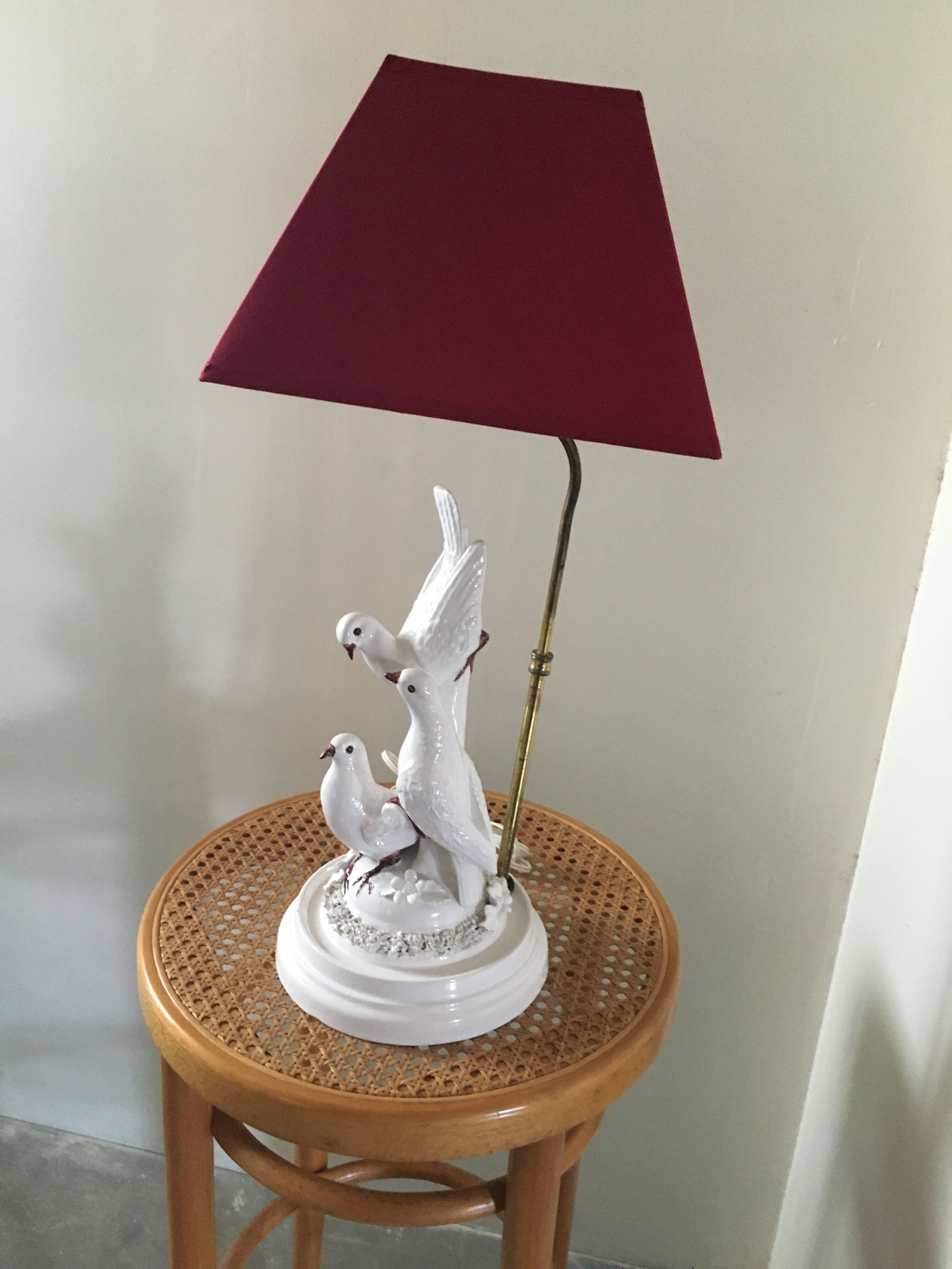 Triple white ceramic dove lamp