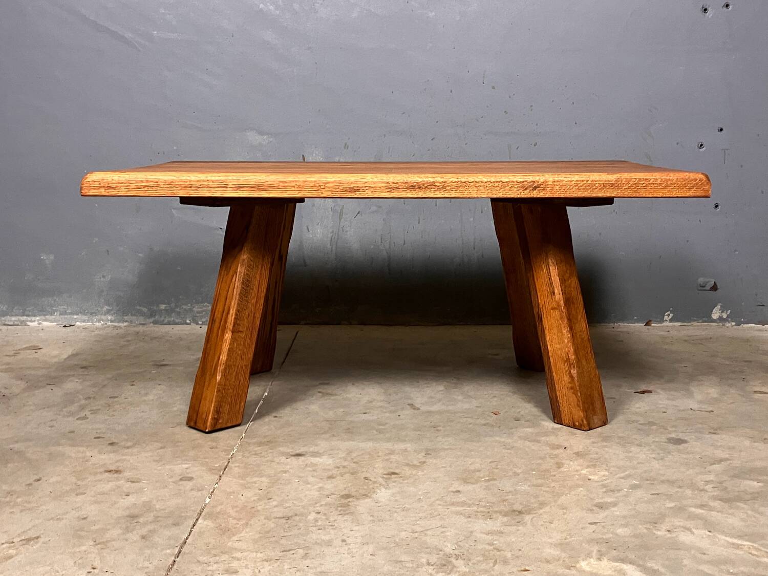Table basse brutaliste pak rustique des années 70