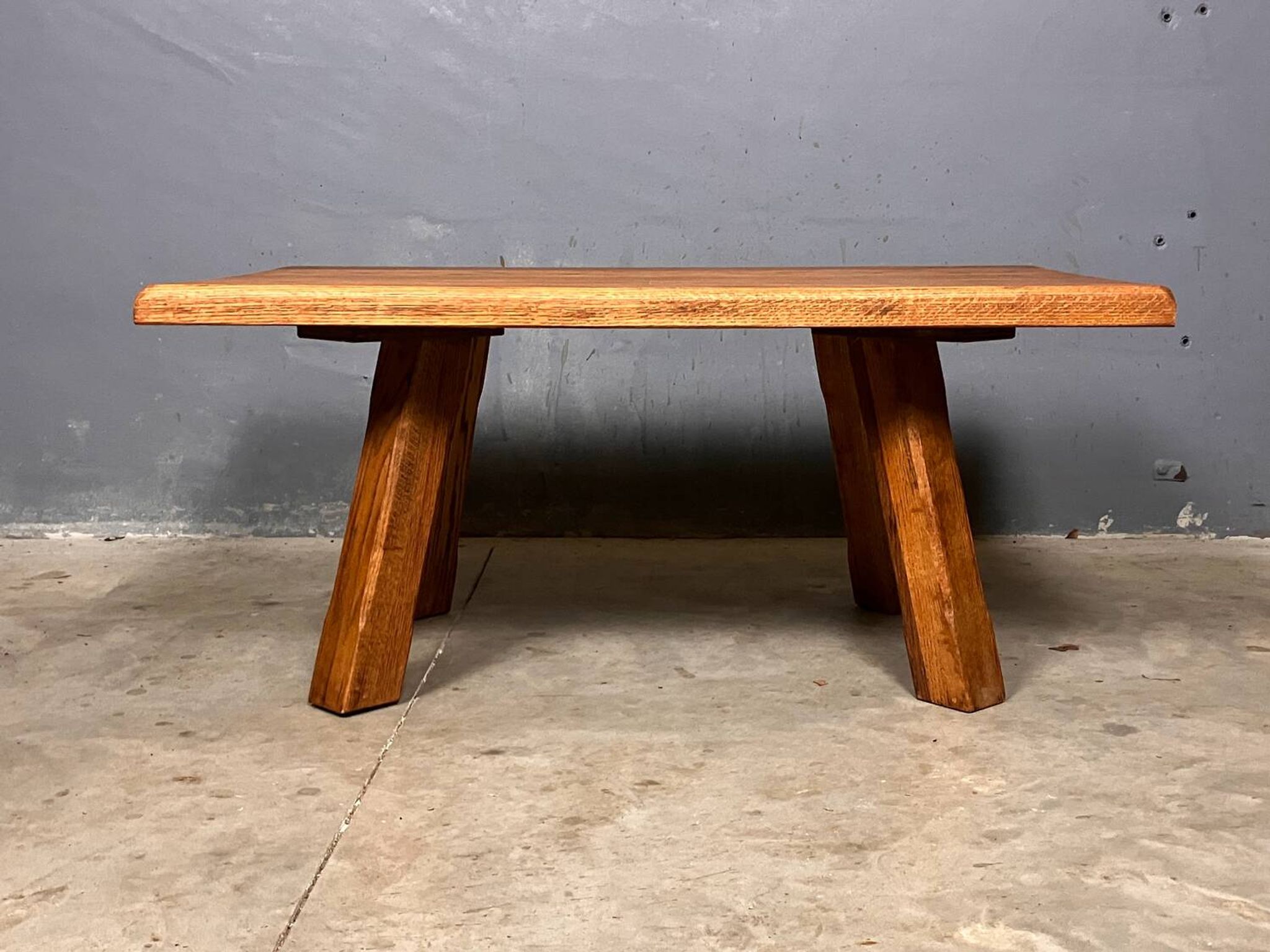 Table basse brutaliste pak rustique des années 70