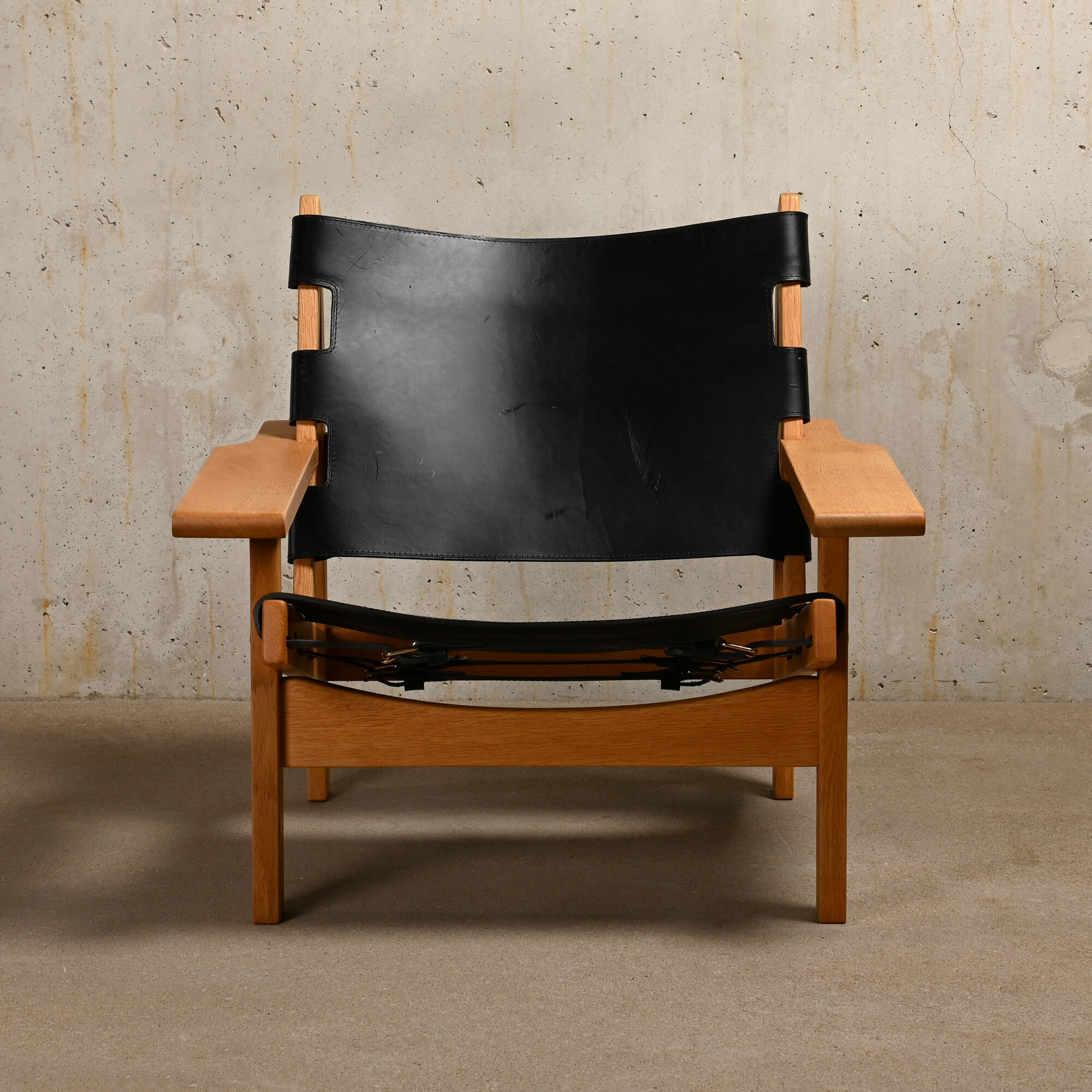 Kurt Østervig hunting chair in black leather for K. P. Jørgensens Møbelfabrik