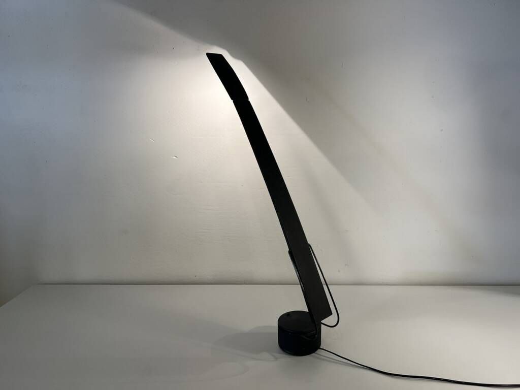Dove Barbaglia & Colombo vintage desk lamp from the 1980s.