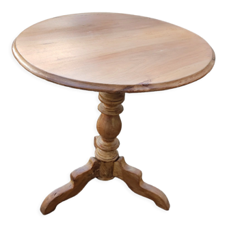 Tripod pedestal table, in solid blond walnut; tripod base,