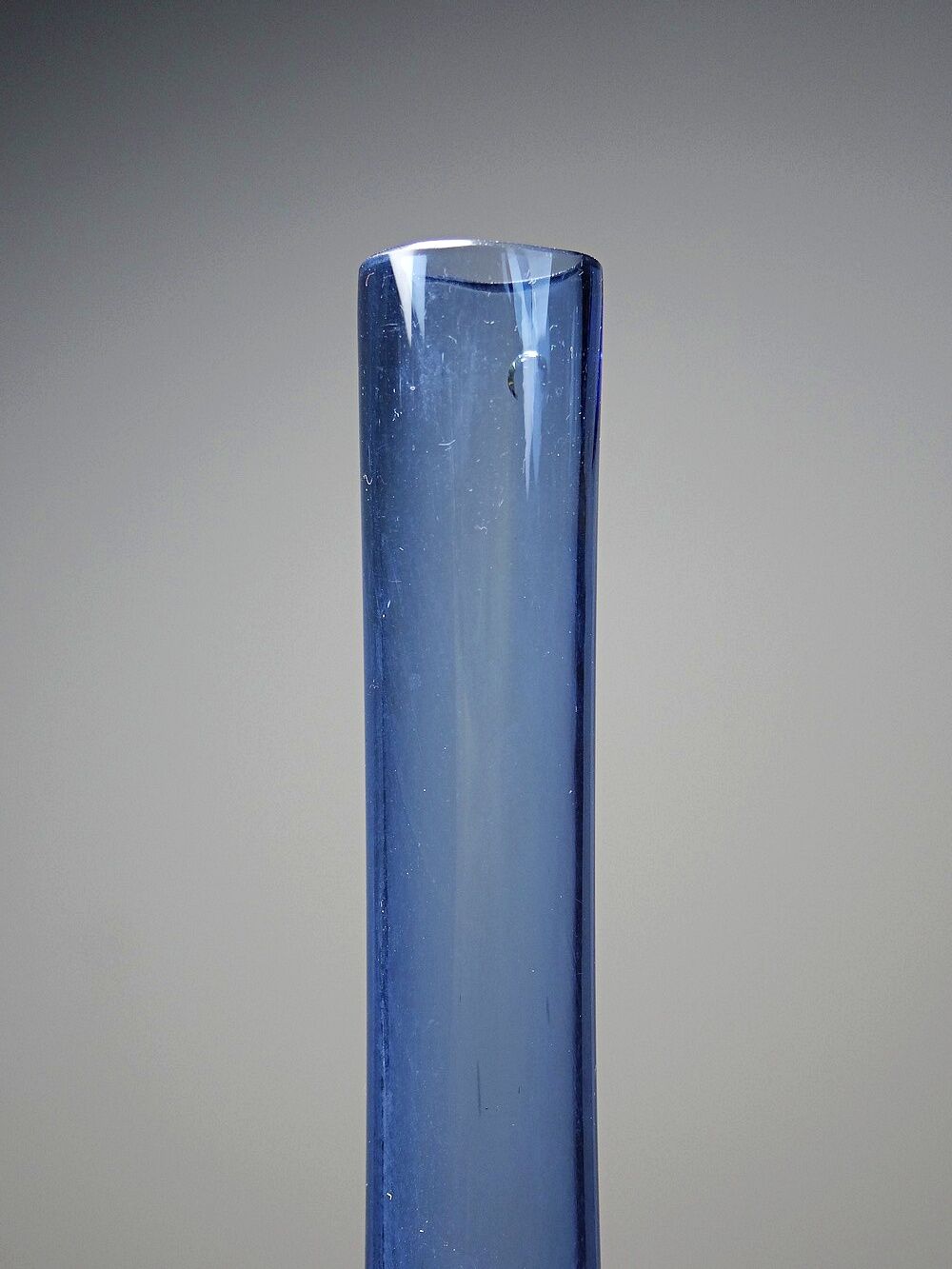Vase Sommerso Murano att. Flavio Poli, verre bleu et ambre, années 1950-1960