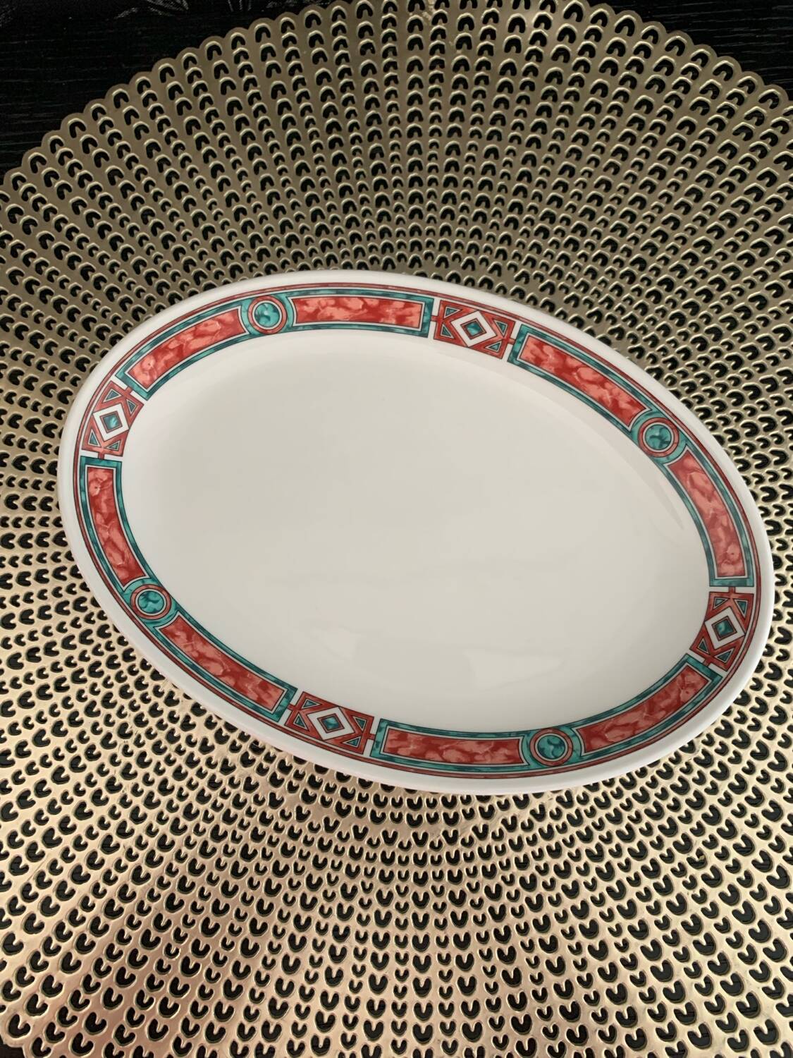 Cake dish and dish set