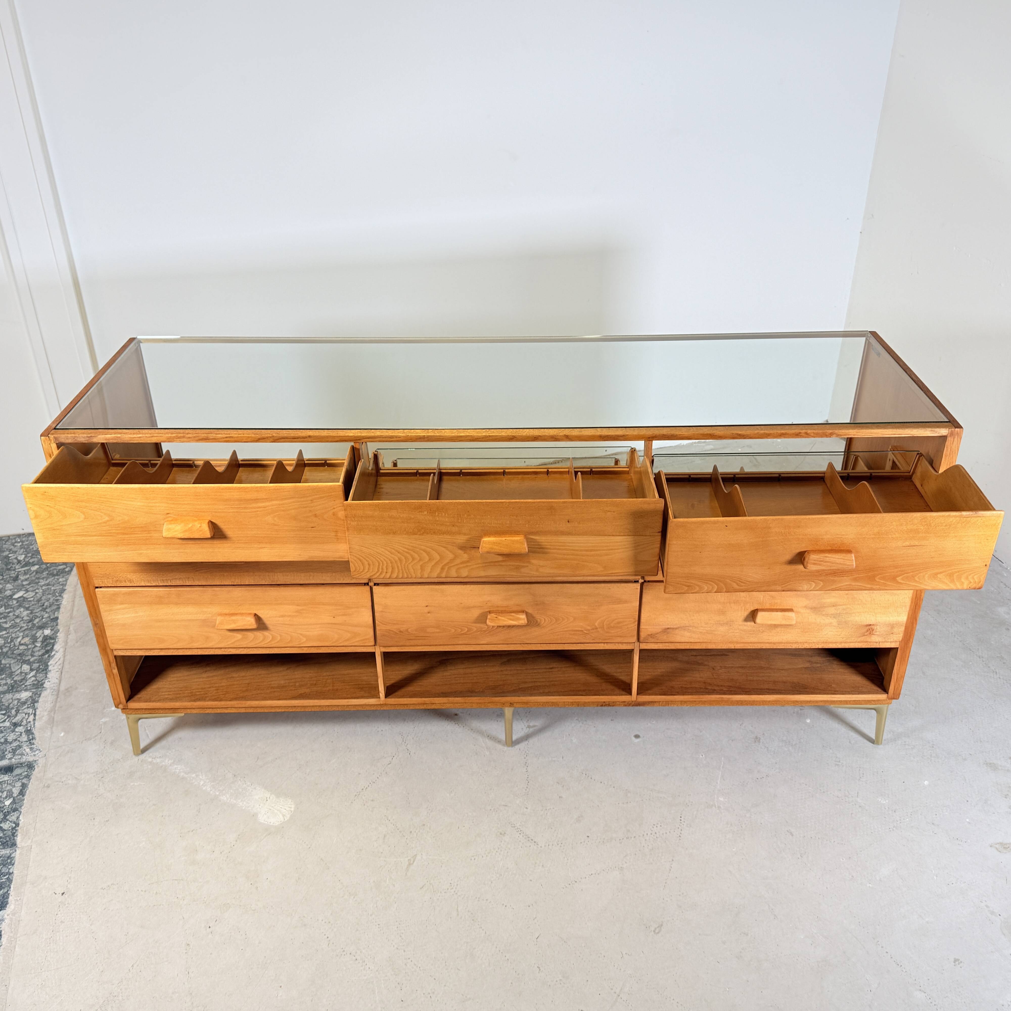 Vitrine en chêne vintage – Haka Ladenmöbel
