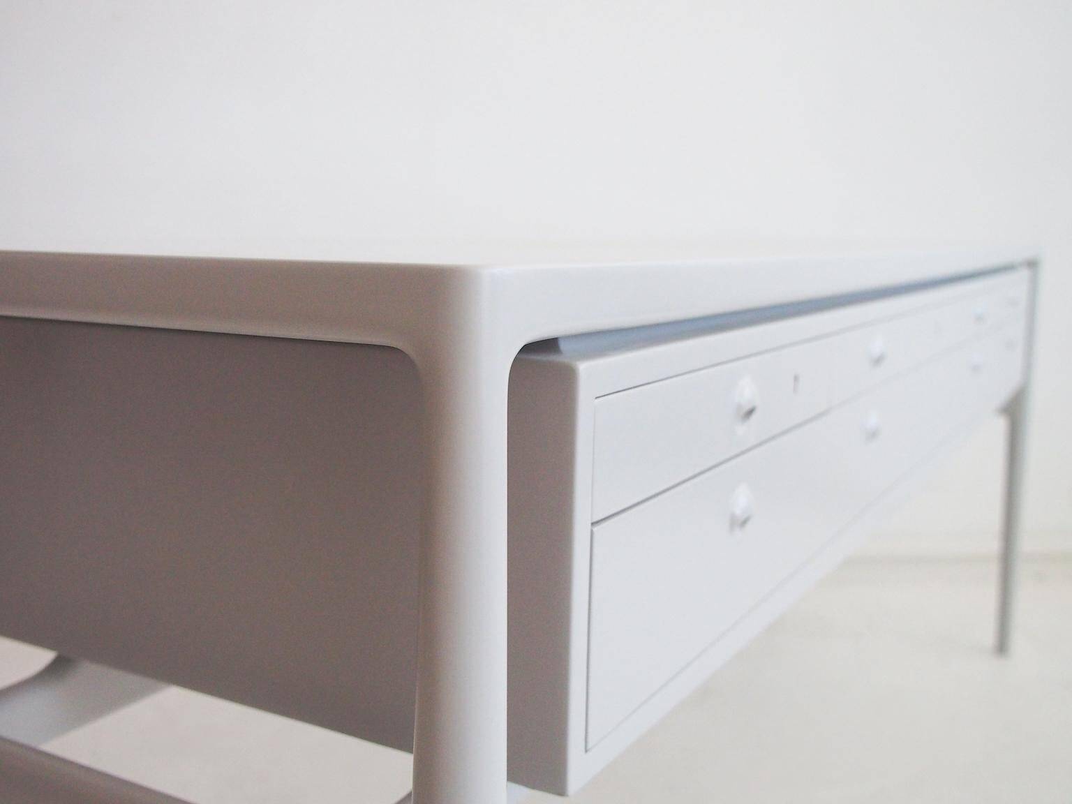 Helge Vestergaard-Jensen - Painted wooden enfilade in light grey