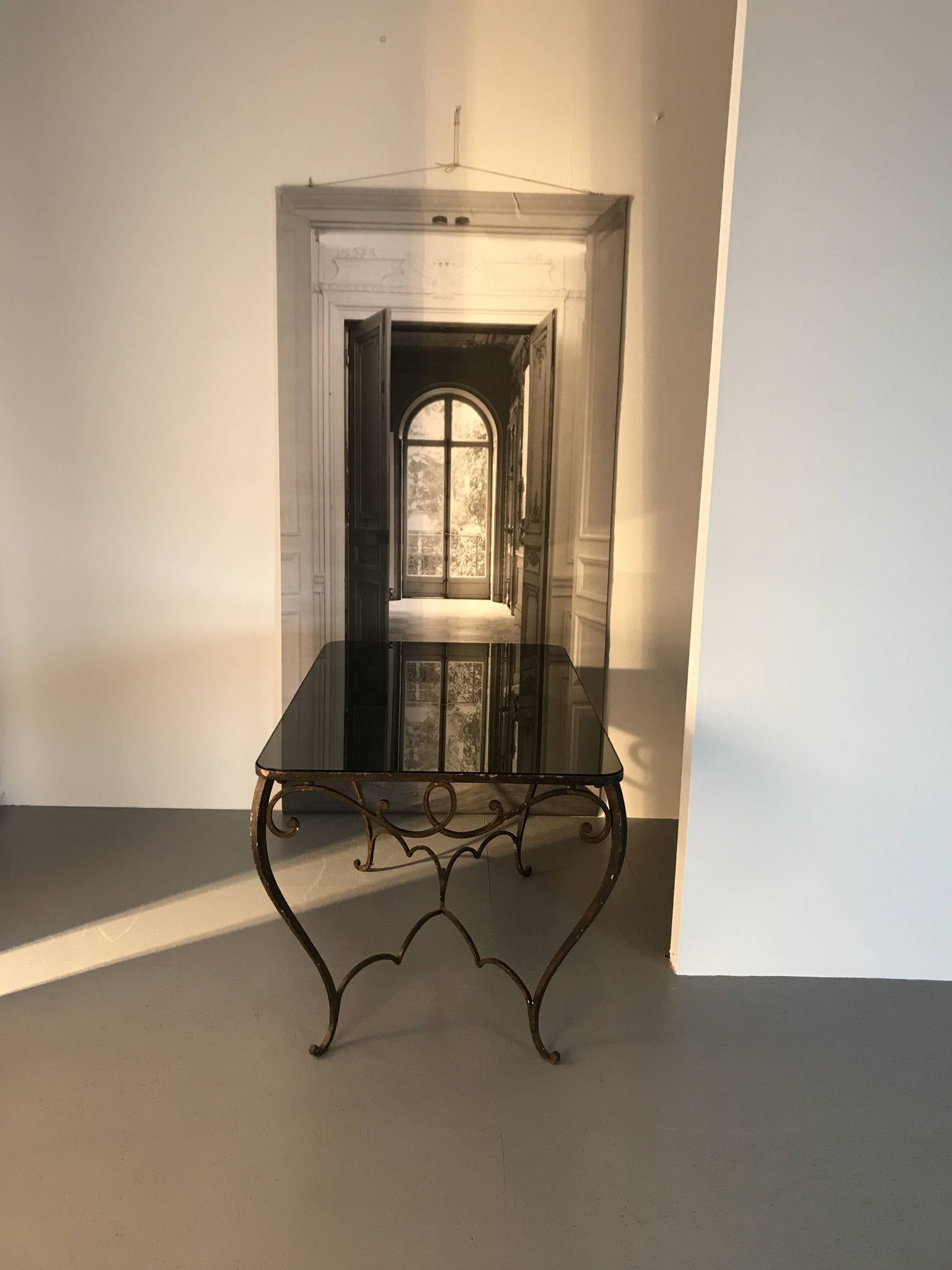 Table à manger Art Déco en fer forgé avec verre noir, années 1930