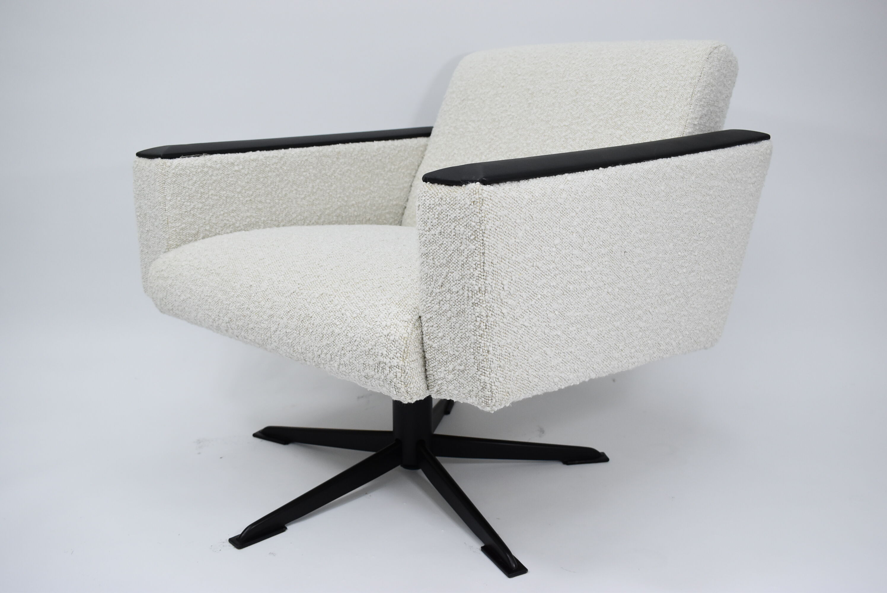 Fauteuil vintage Deutsche Democratic Republic DDR, années 1960, Bouclé blanc