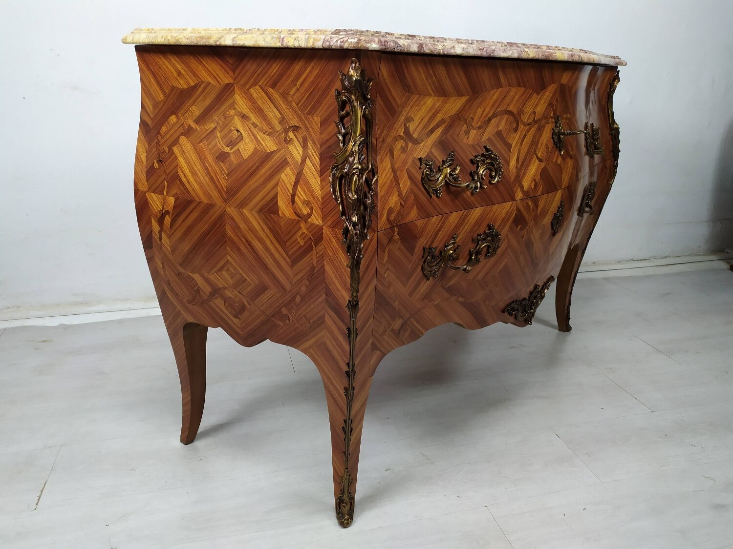 Commode Louis XV galbé