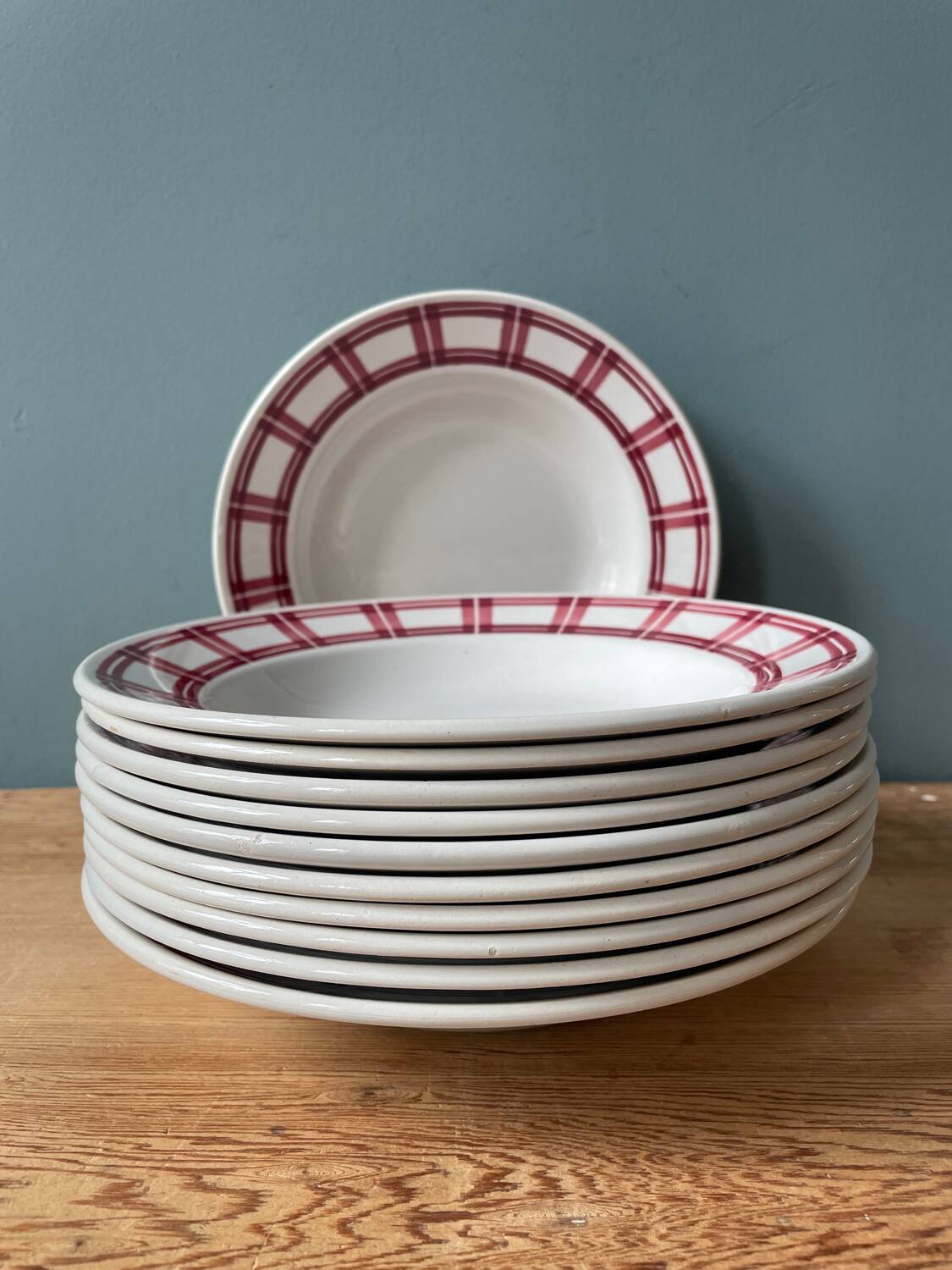 Série de 11 assiettes creuses vintage en faïence de Badonviller