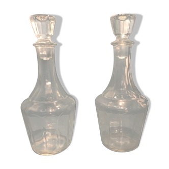 Deux carafes jumelles en verre