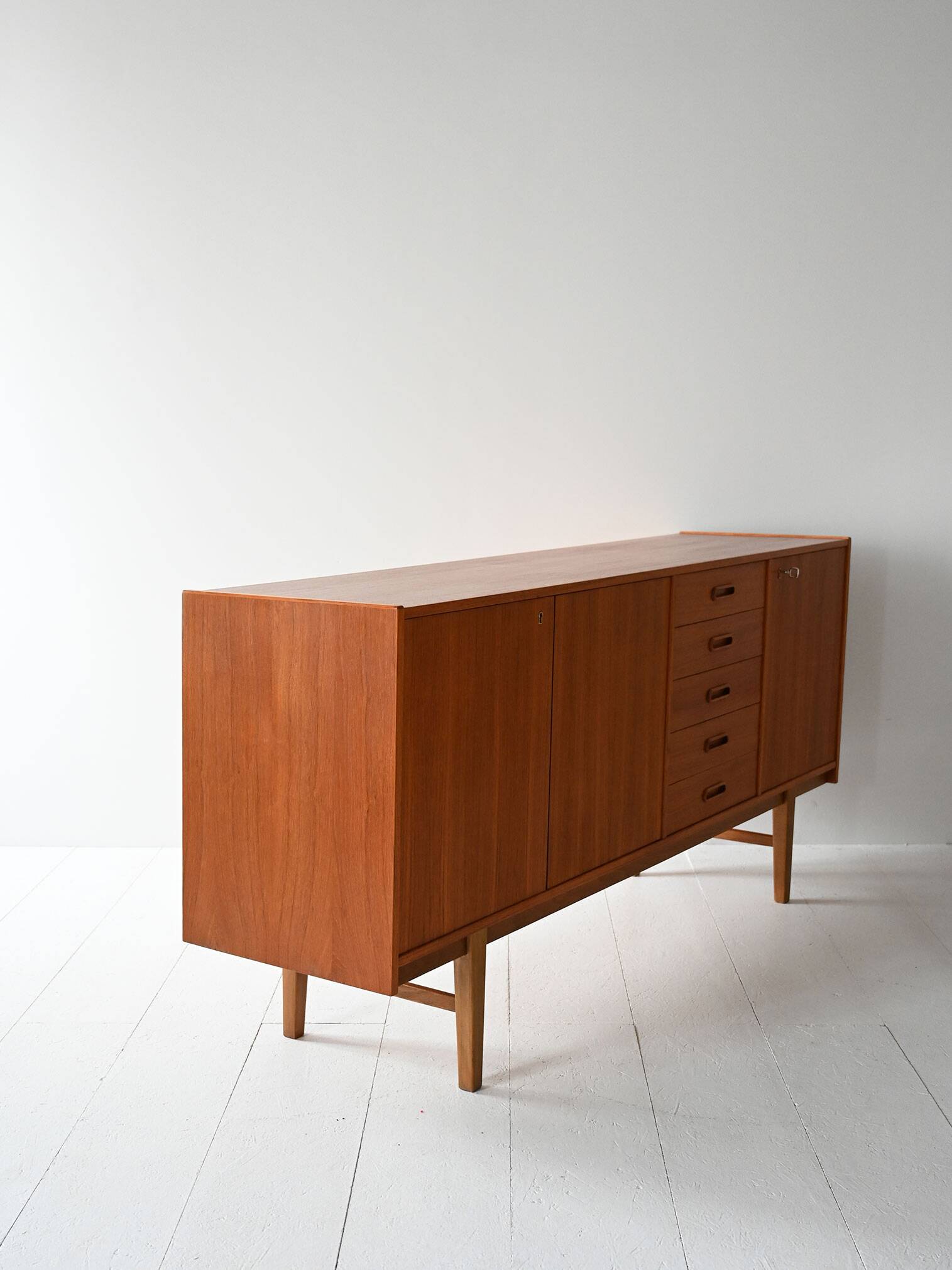 Buffet scandinave vintage en teck des années 1960