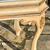 Coffee table/display cabinet in painted polychrome wood.