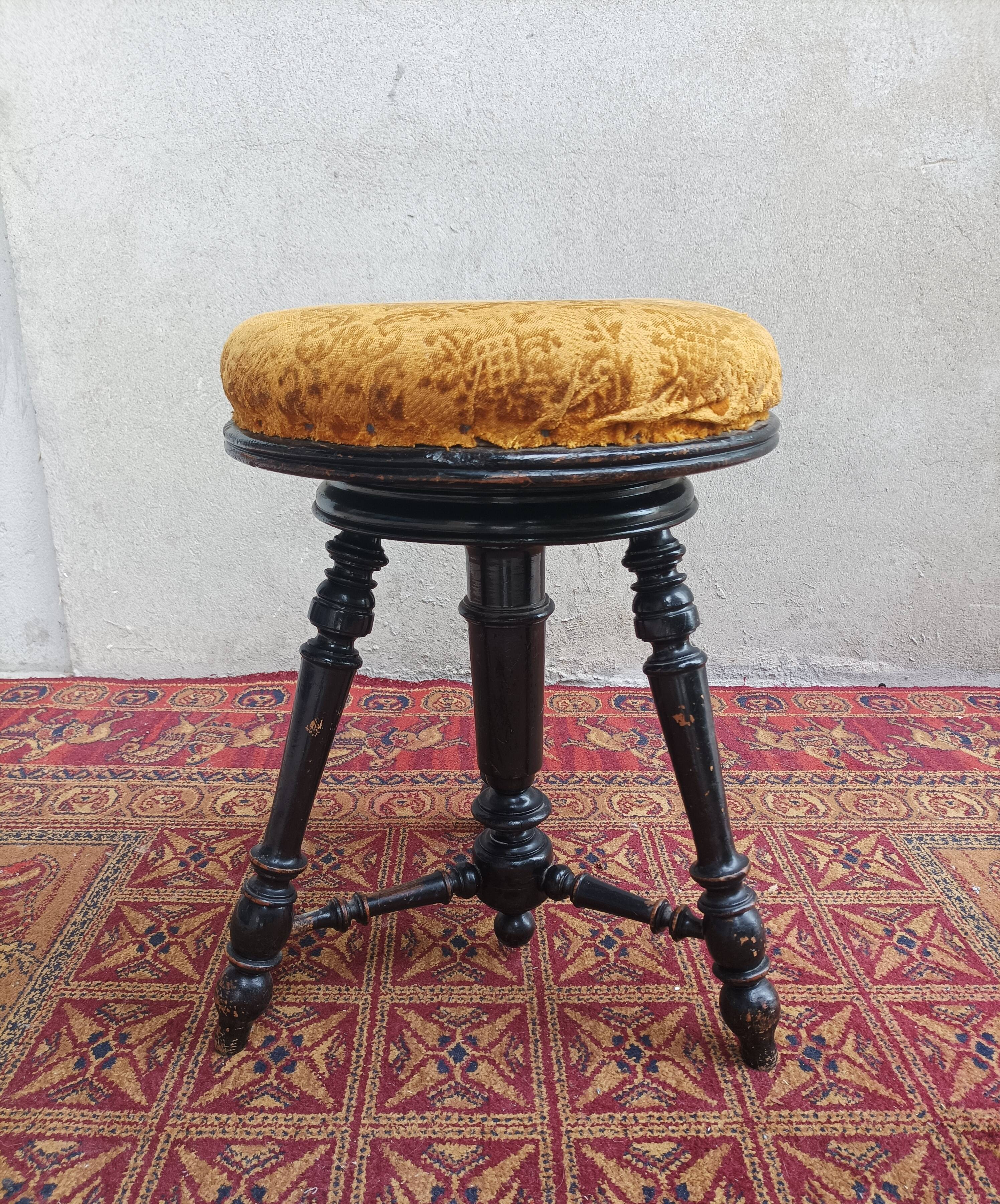 Napoleon III piano stool