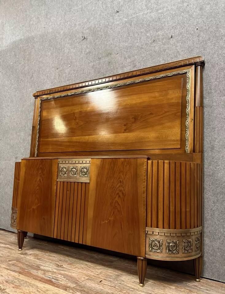 Lit corbeille époque Art Déco en noyer et bronze ciselé, vers 1920