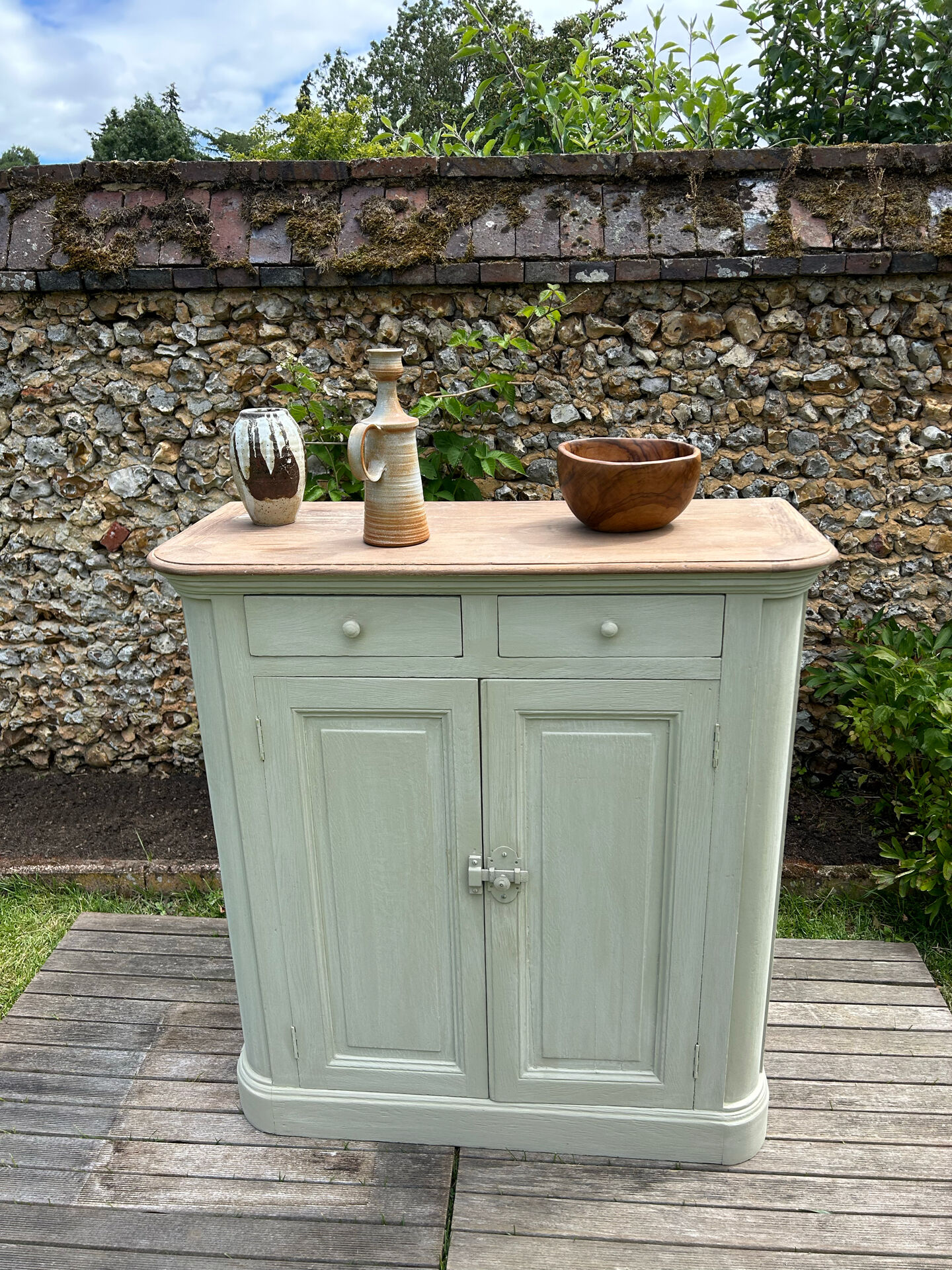 Buffet d’office sur plinthe en chêne gris mastic