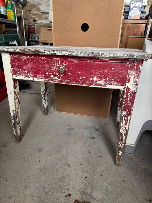 Petite table d’appoint ancienne