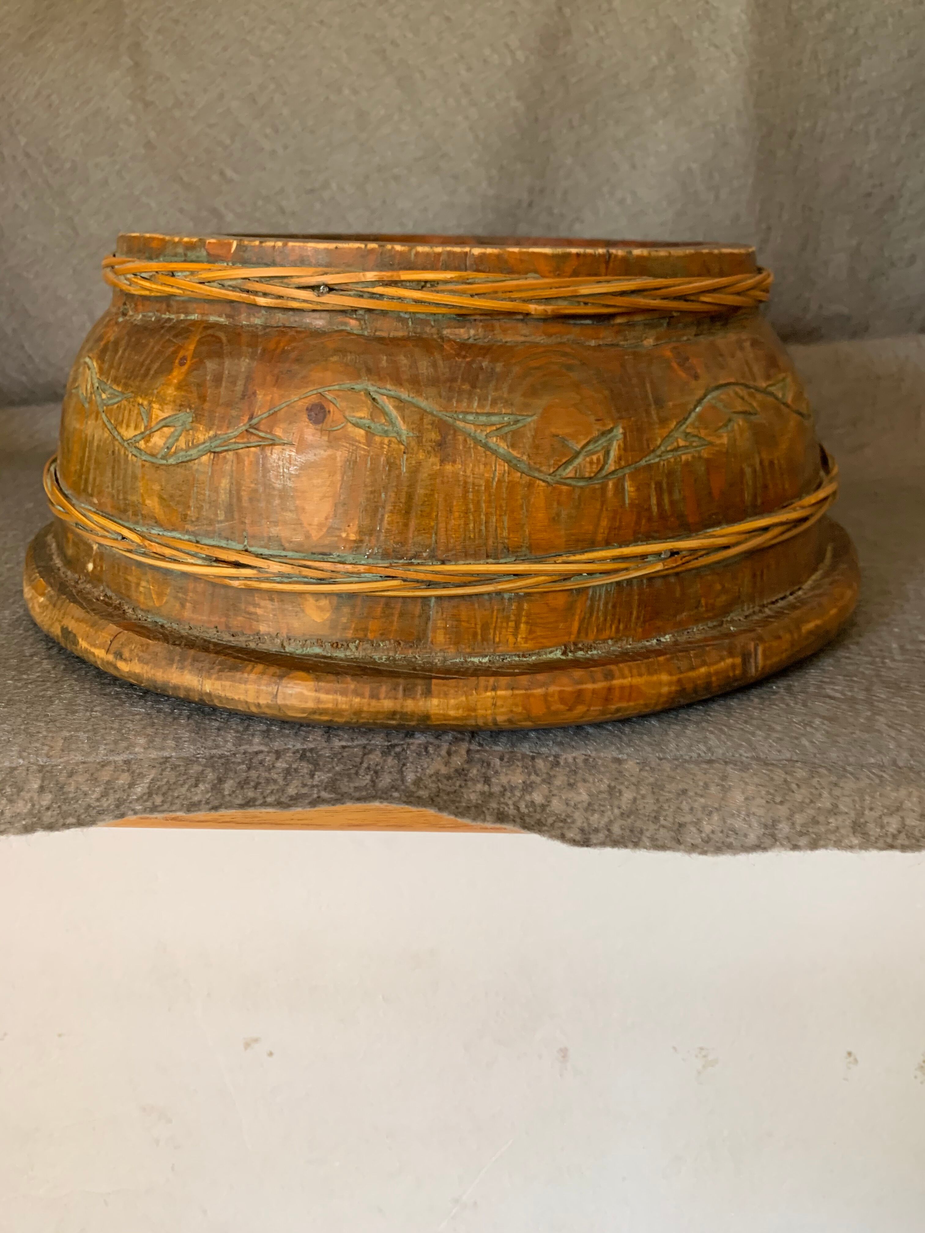 Fruit basket, solid wooden bowl