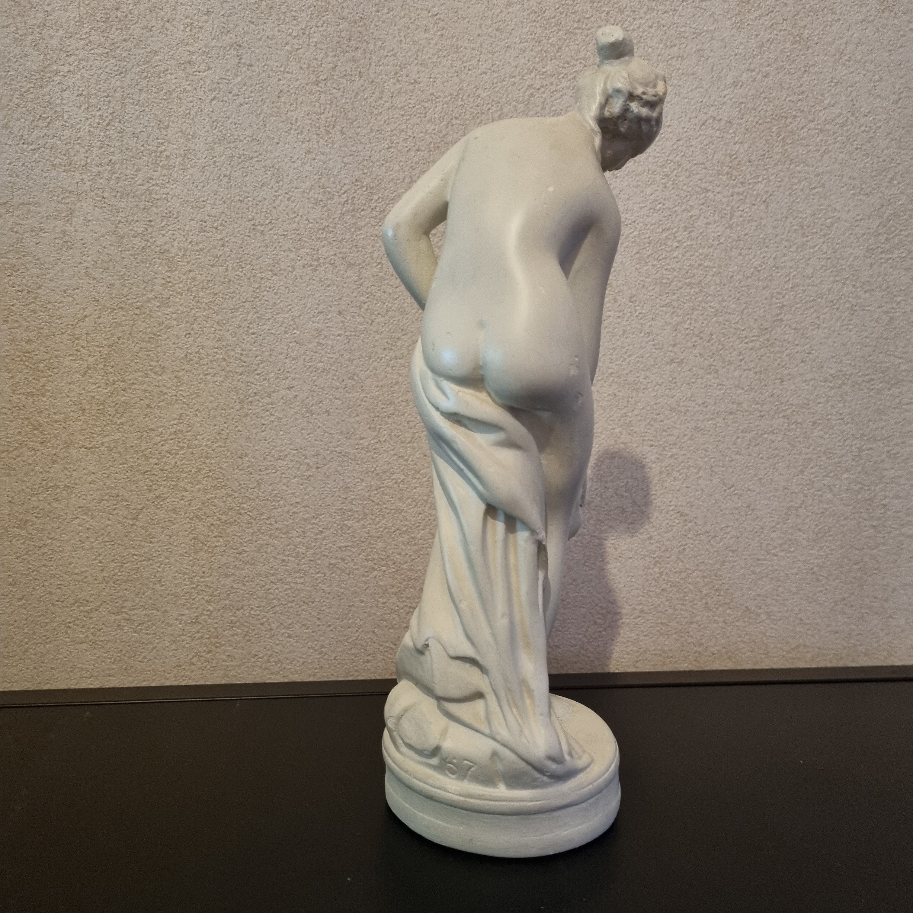 Statuette Venus at the bath after Allegrain